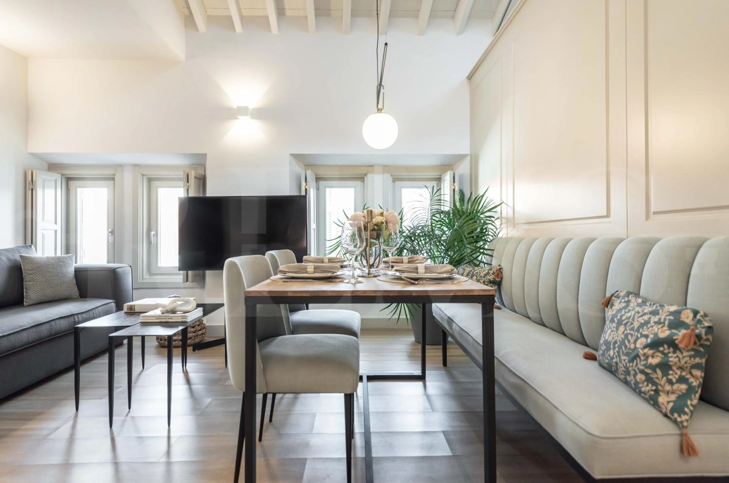 Penthouse suite with rooftop in the heart of Malaga by REMS