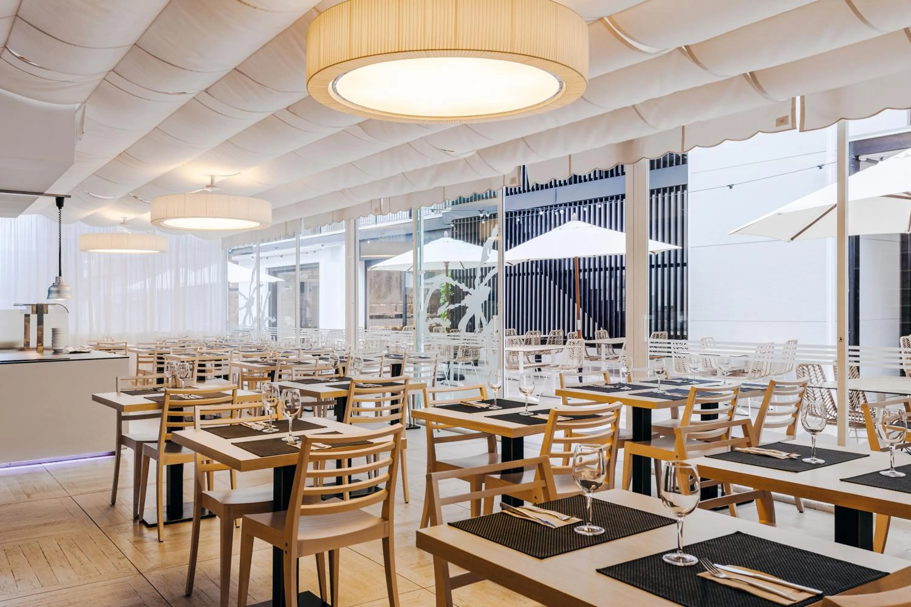 Dining area in DWO Les Palmeres