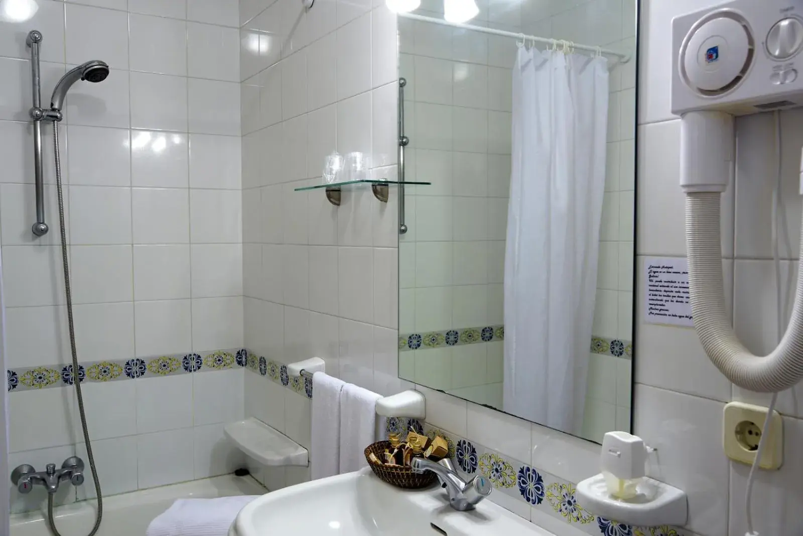 Twin Room - single occupancy in Pazo Almuzara Twin Room - single occupancy in Pazo Almuzara