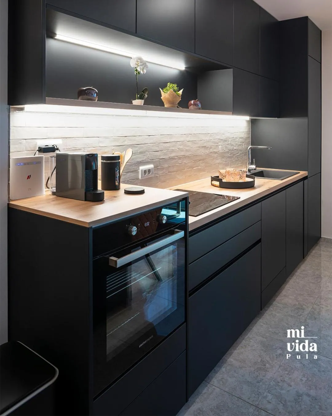 Kitchen or kitchenette in Seaside view - Family & Friends Apartment