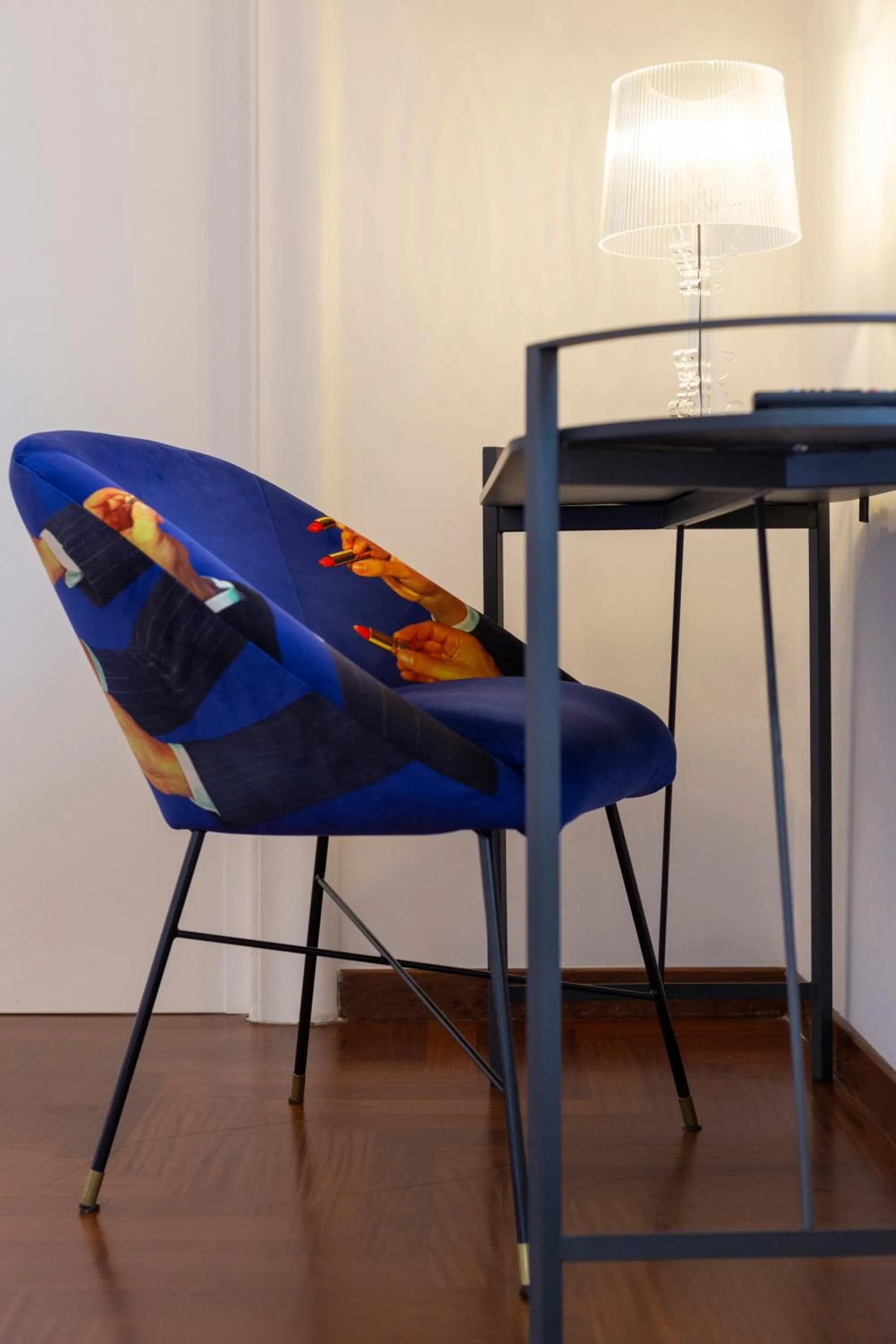 Decorative detail in LUCIANO MONTI APARTMENT