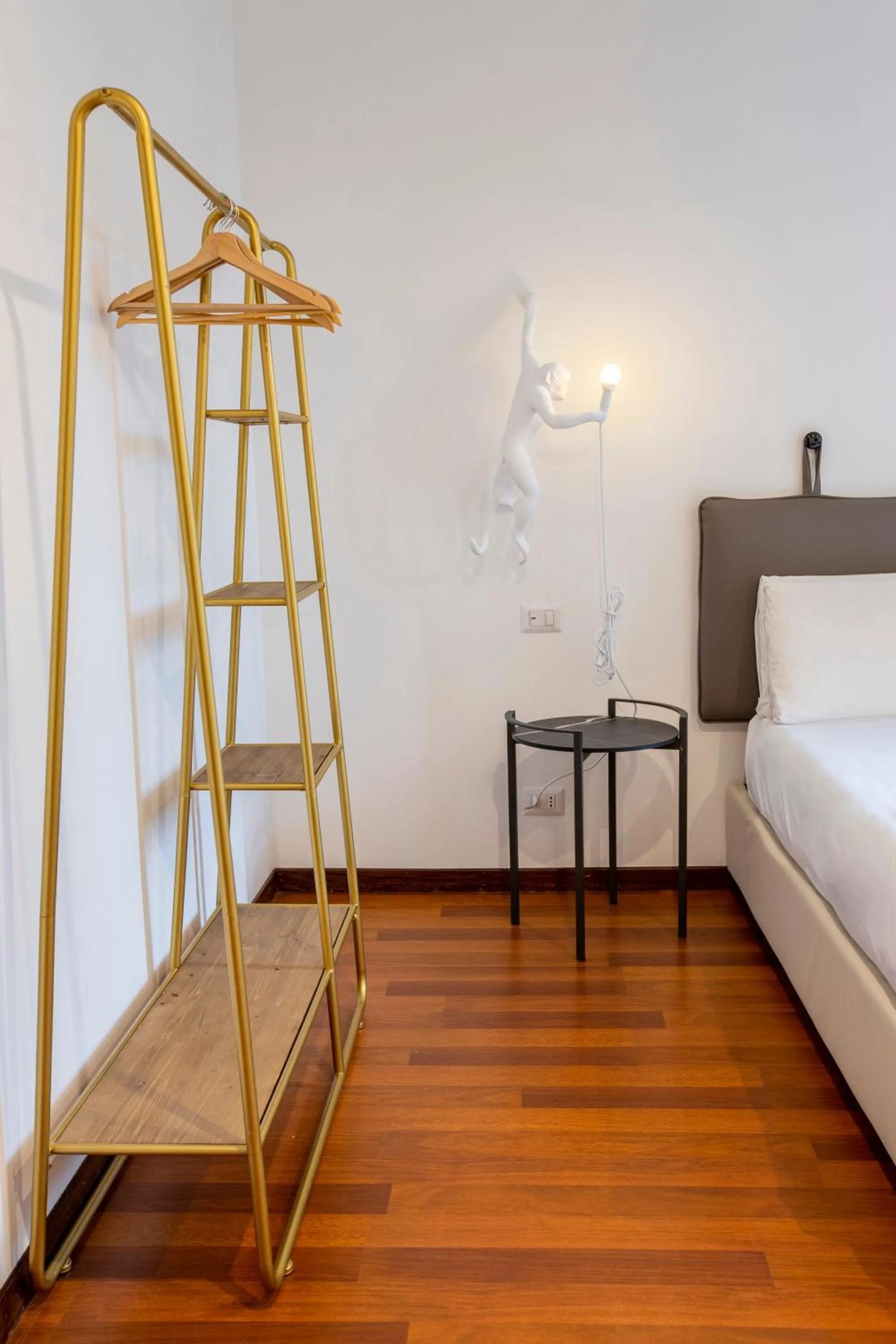 Decorative detail, Bed in LUCIANO MONTI APARTMENT