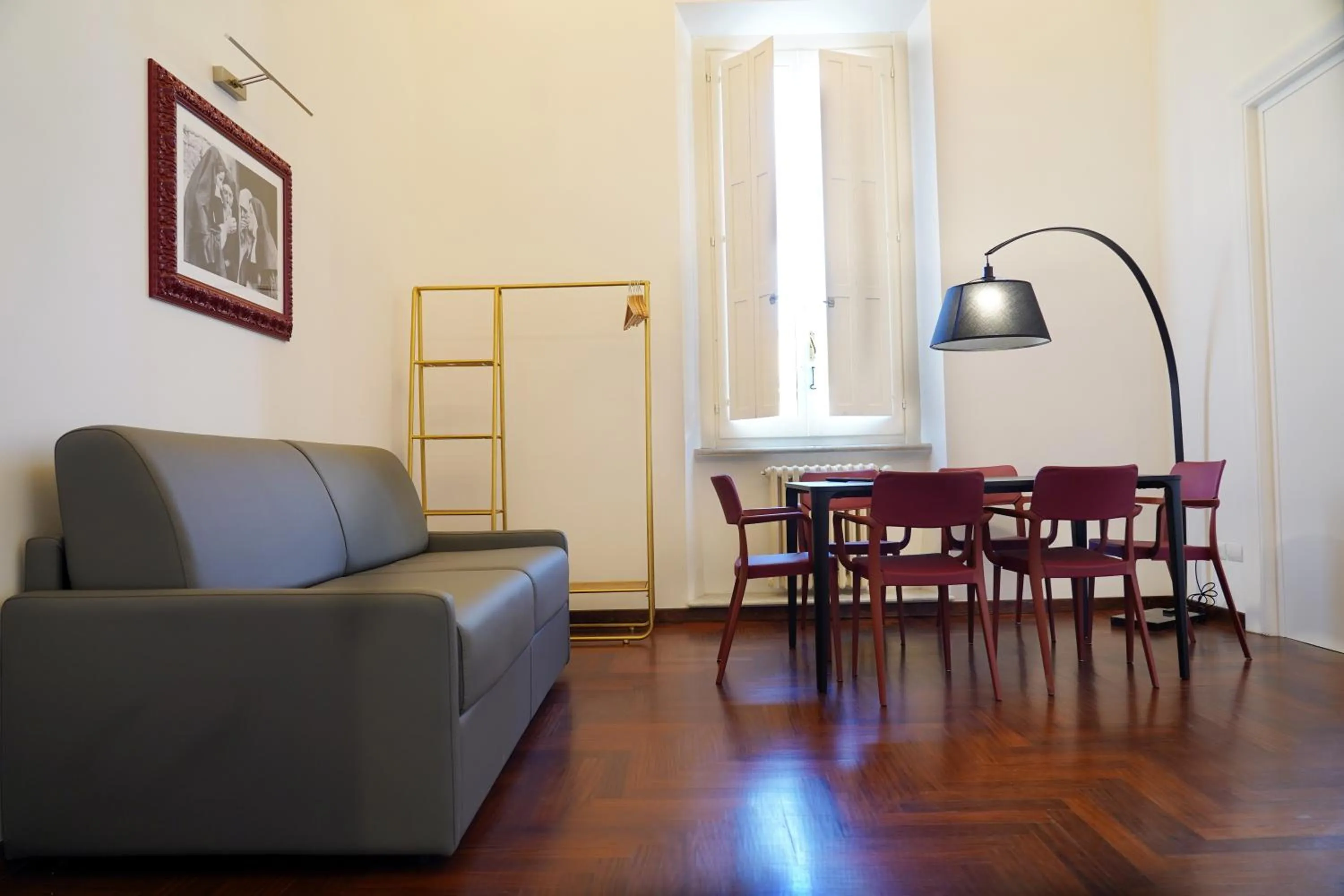 Communal lounge/ TV room in LUCIANO MONTI APARTMENT