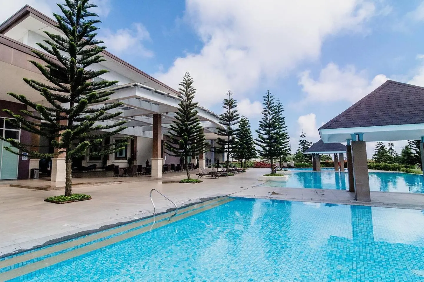 Swimming pool in Staycation at Tagaytay 1733 Wind Residences with Taal Lake view WIFI and free parking