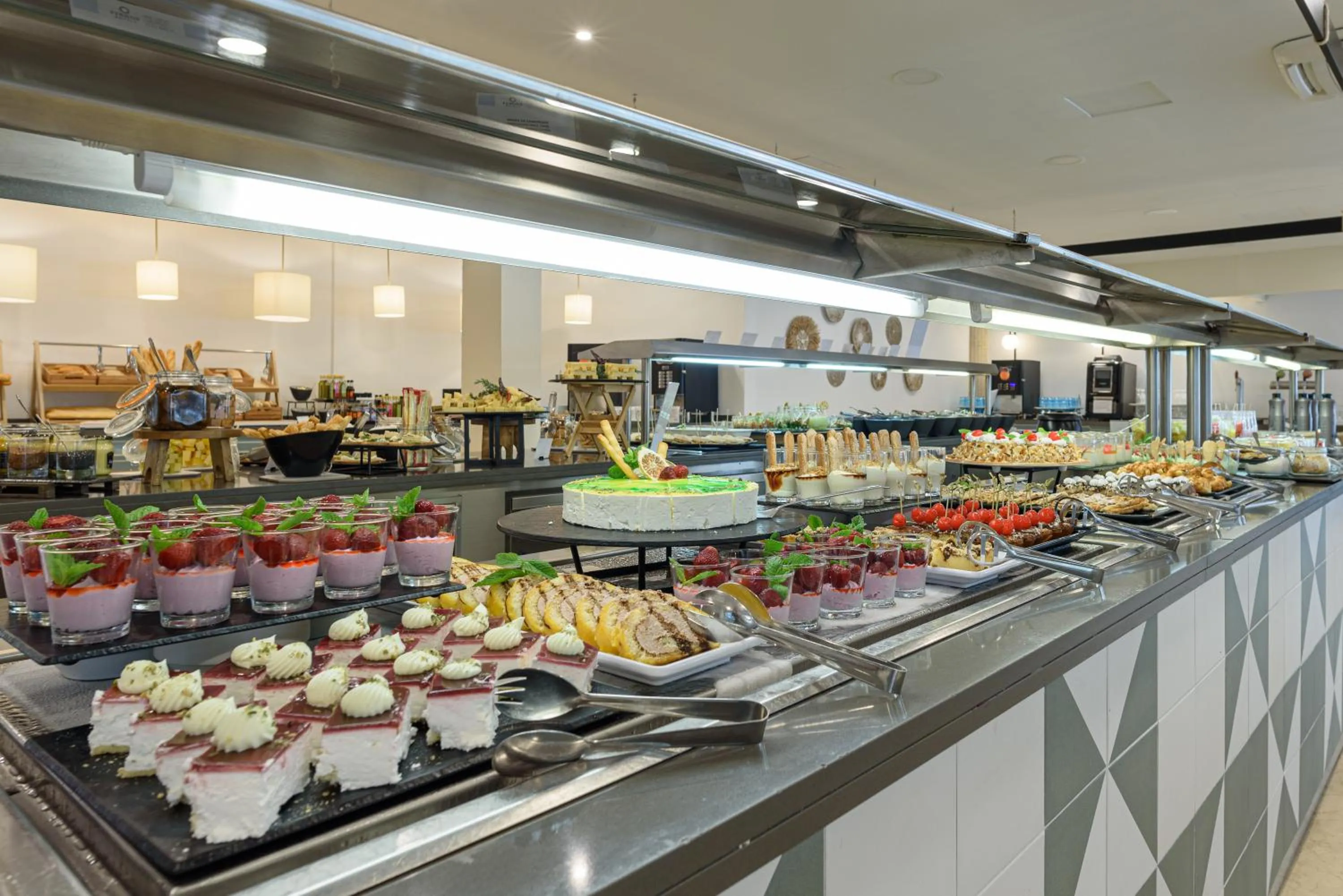 Restaurant/places to eat in FERGUS Club Palmanova Park