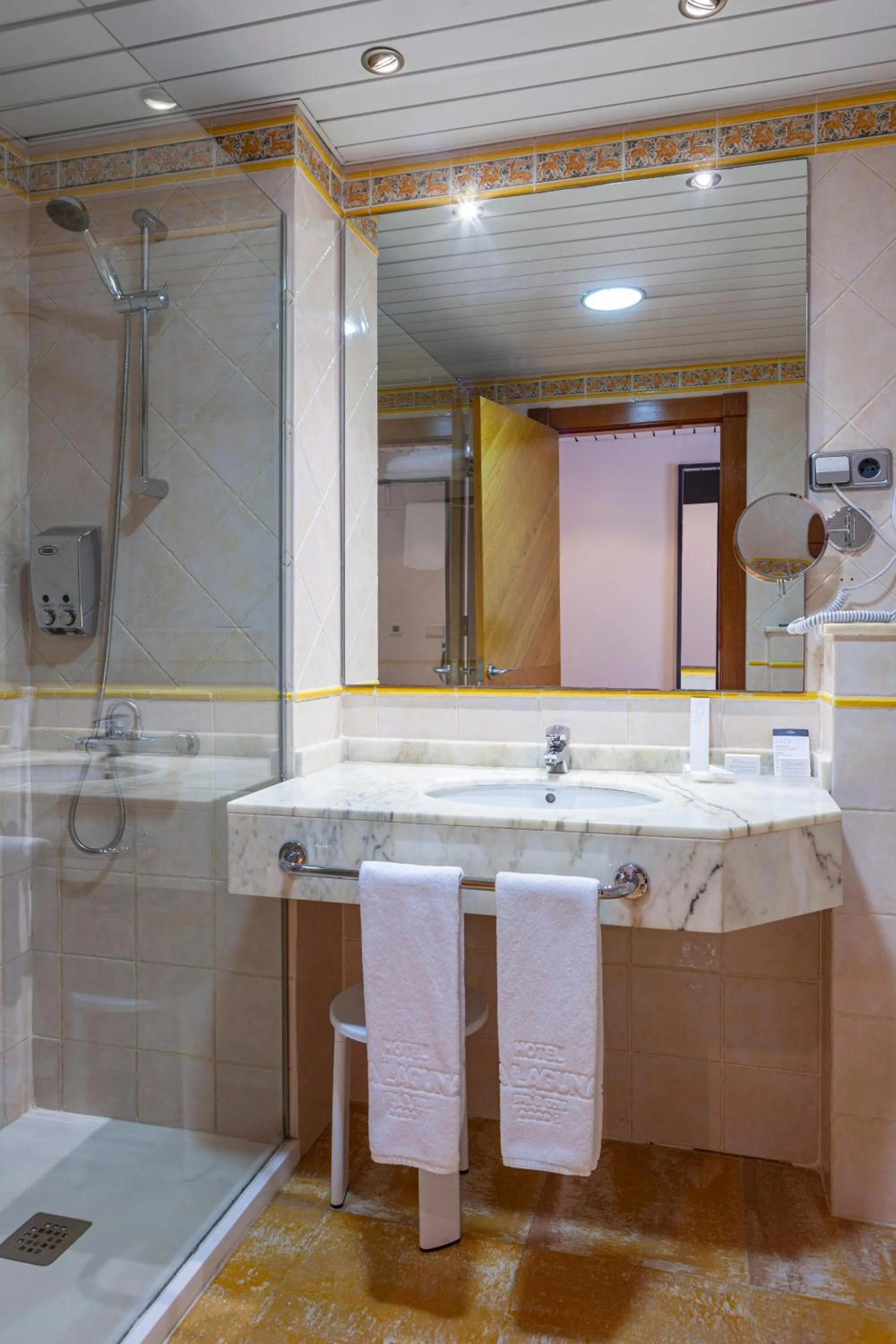 Bathroom in Hotel La Laguna Spa & Golf