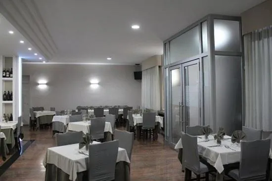 Restaurant/places to eat in Hotel Prestige