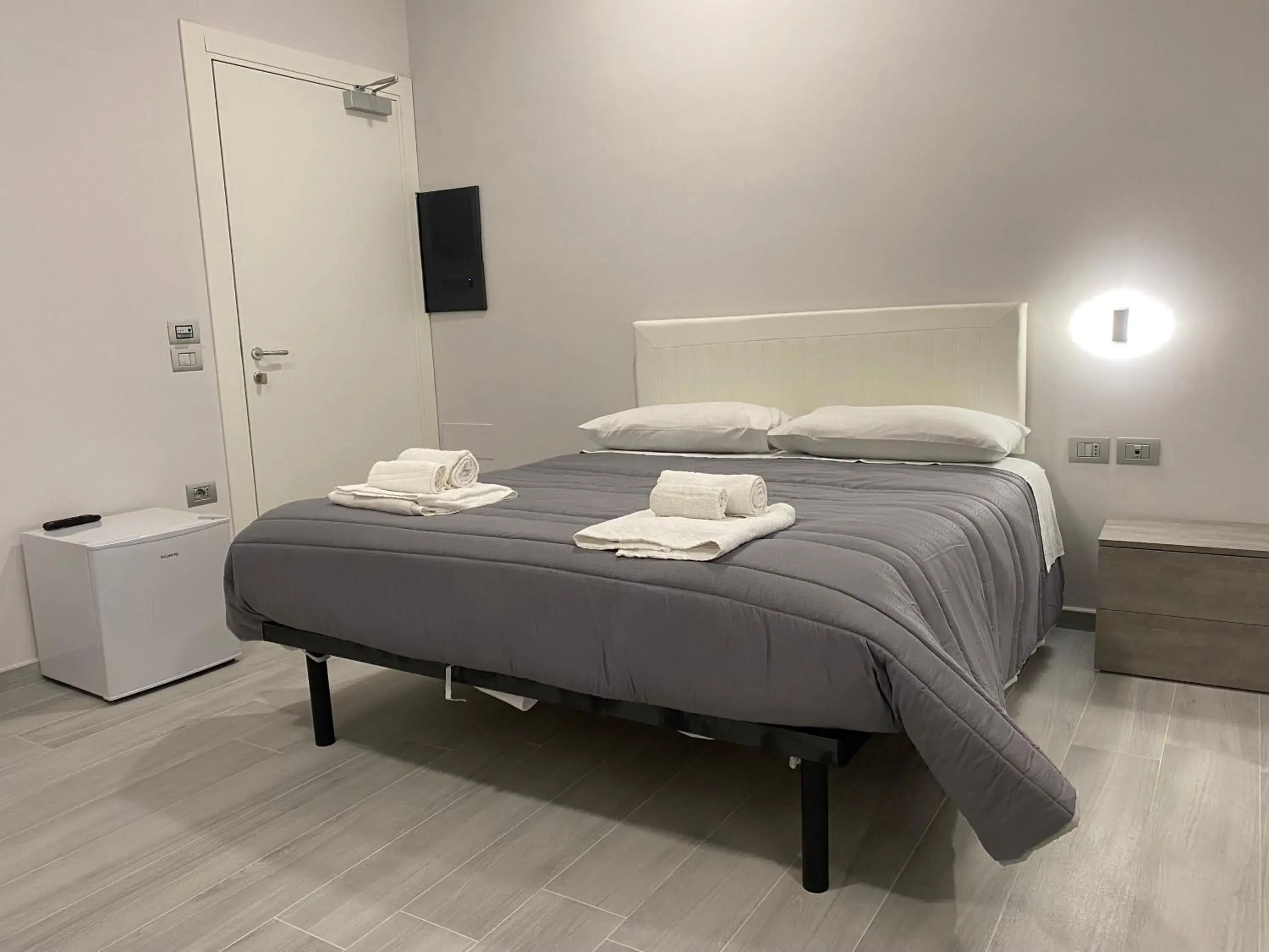 Large Double Room - single occupancy in Hotel Prestige Large Double Room - single occupancy in Hotel Prestige