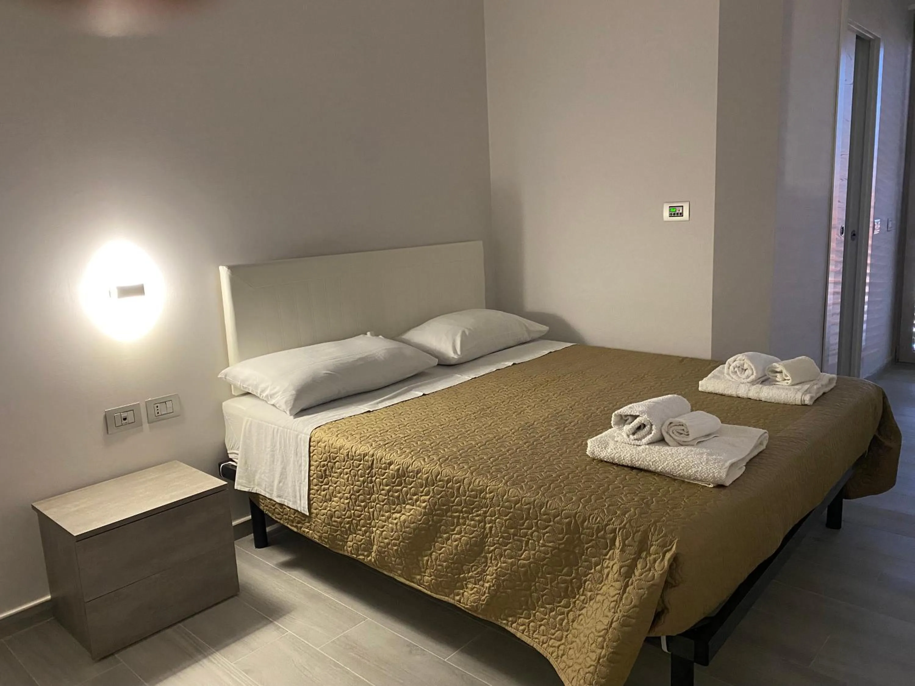 Standard Double Room - single occupancy in Hotel Prestige