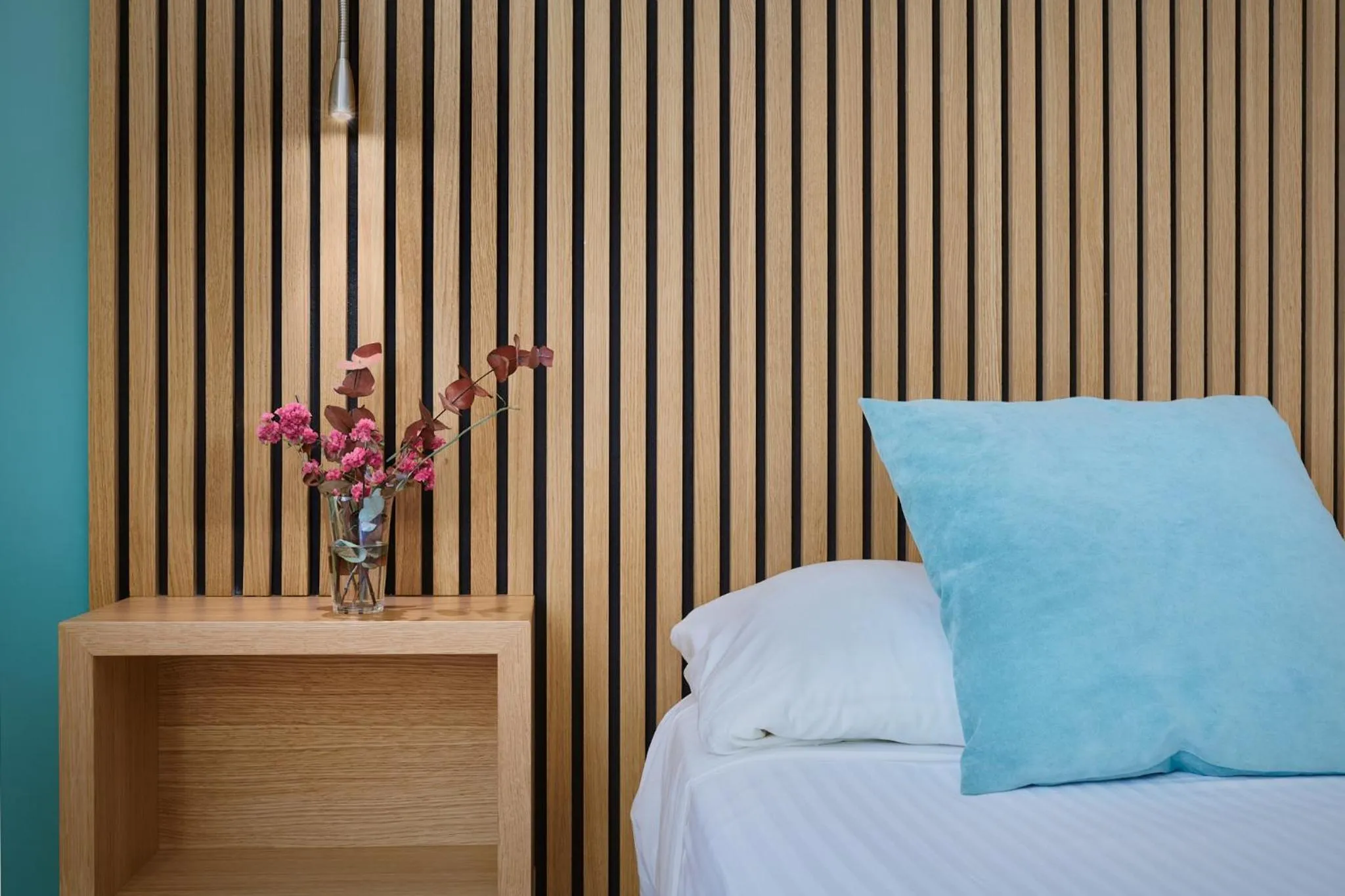 Bedroom, Bed in Reyes Católicos