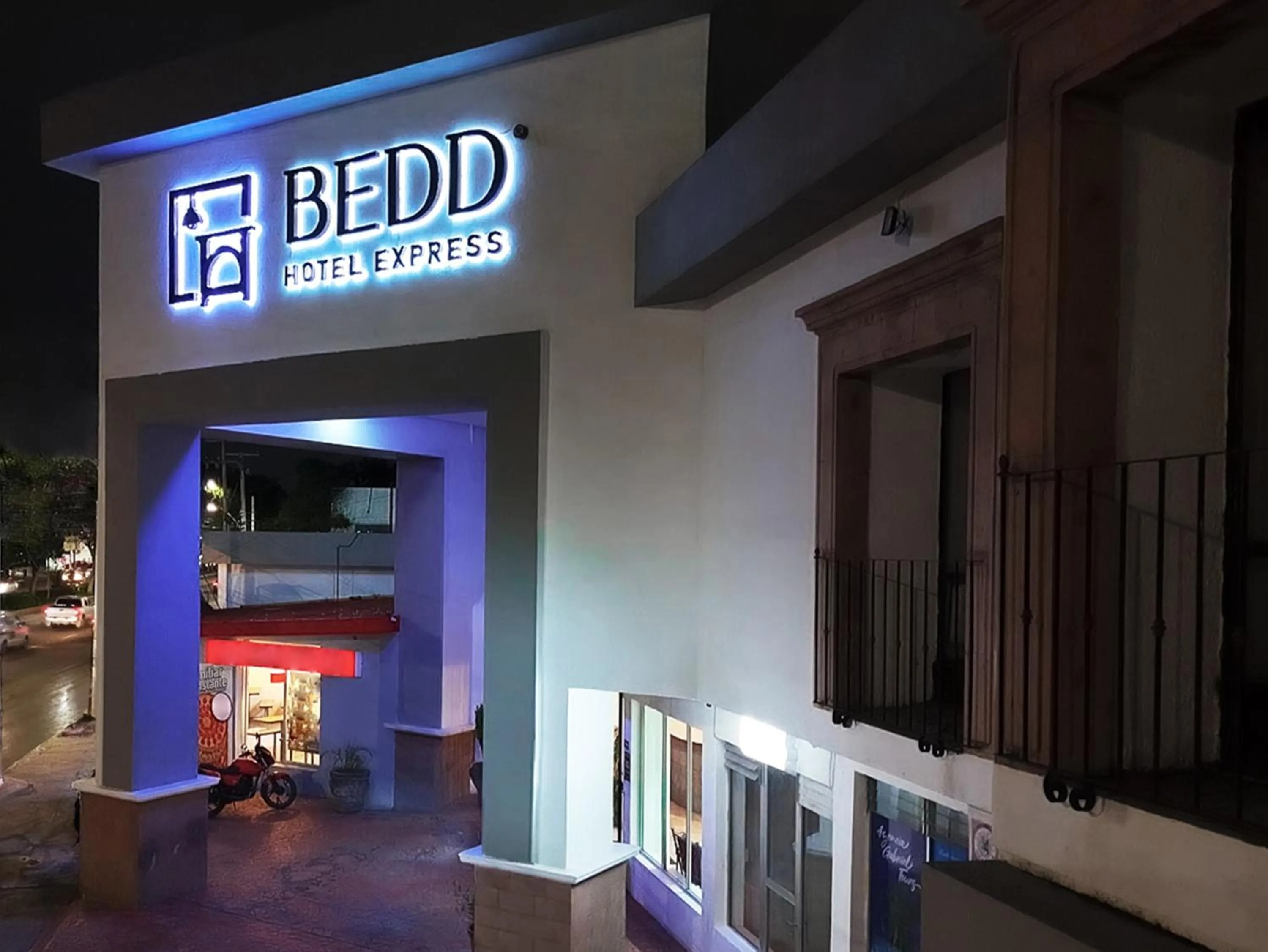 Facade/entrance in Hotel Bedd Express Querétaro
