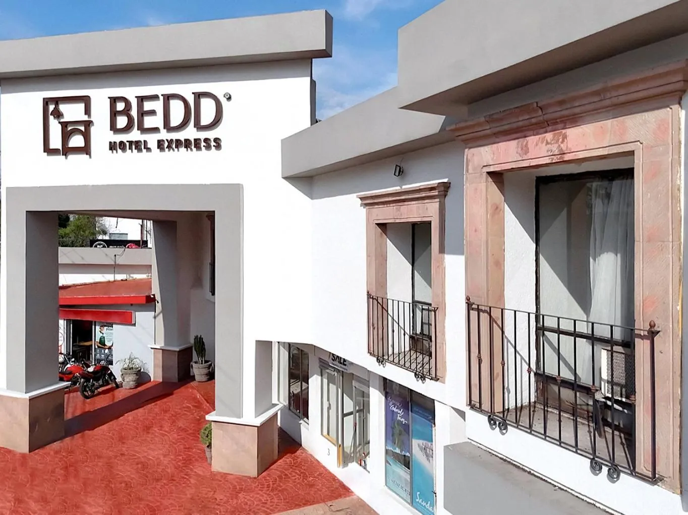 Facade/entrance in Hotel Bedd Express Querétaro