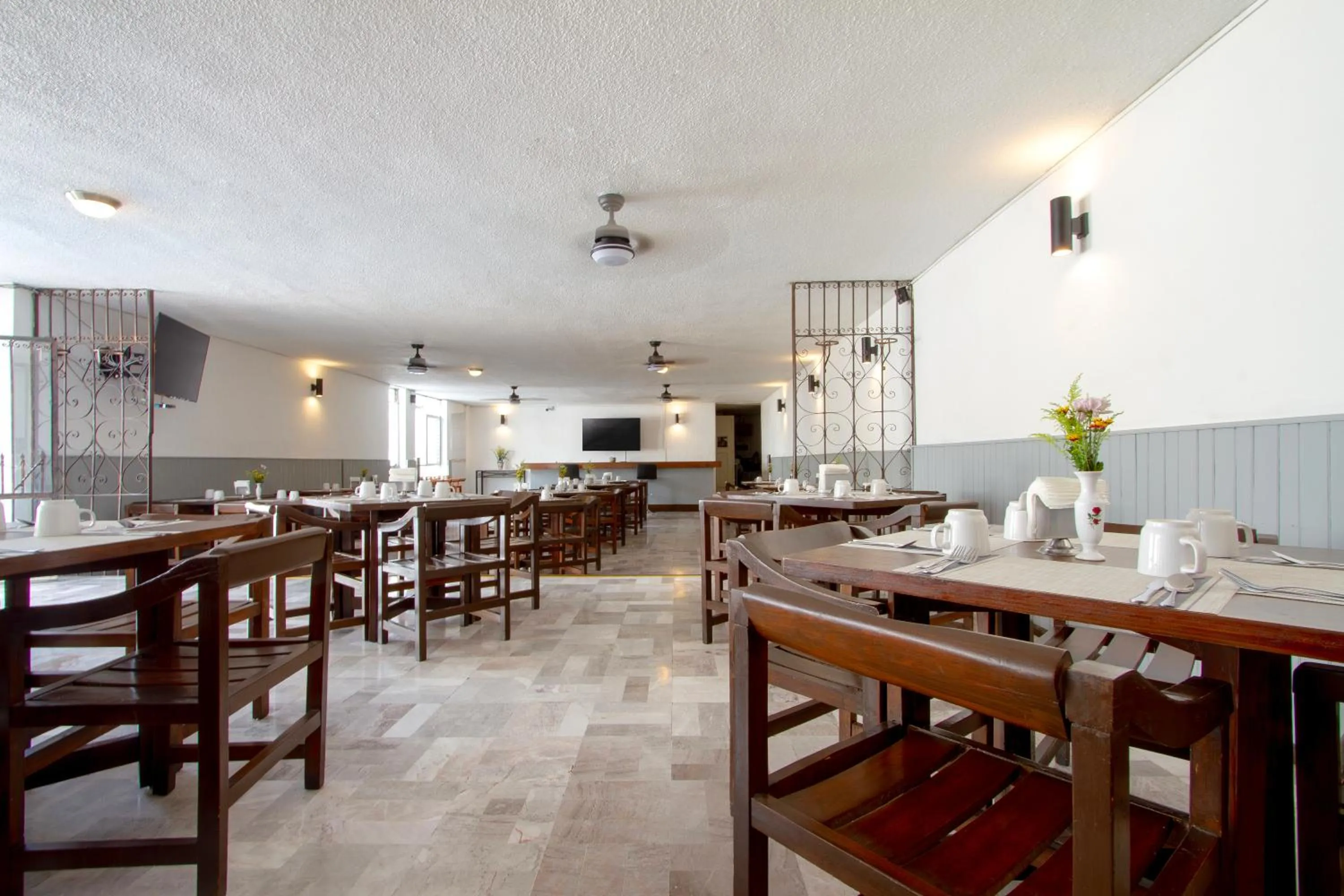 Restaurant/places to eat in Hotel Bedd Express Querétaro