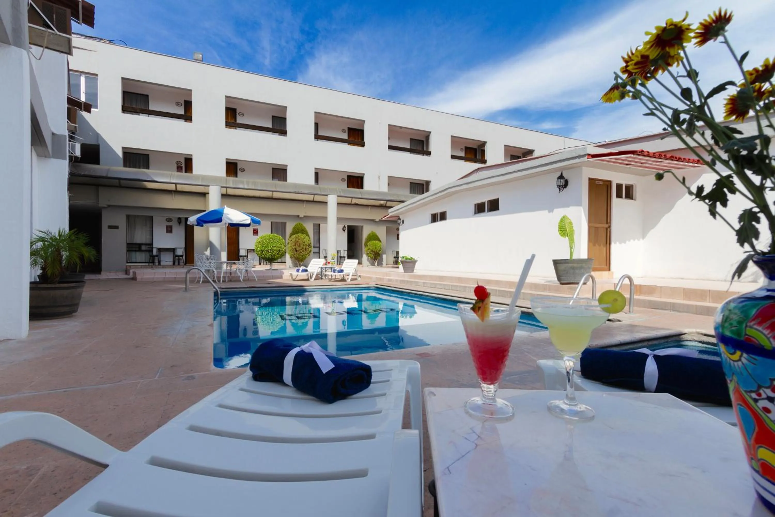 Swimming pool in Hotel Bedd Express Querétaro