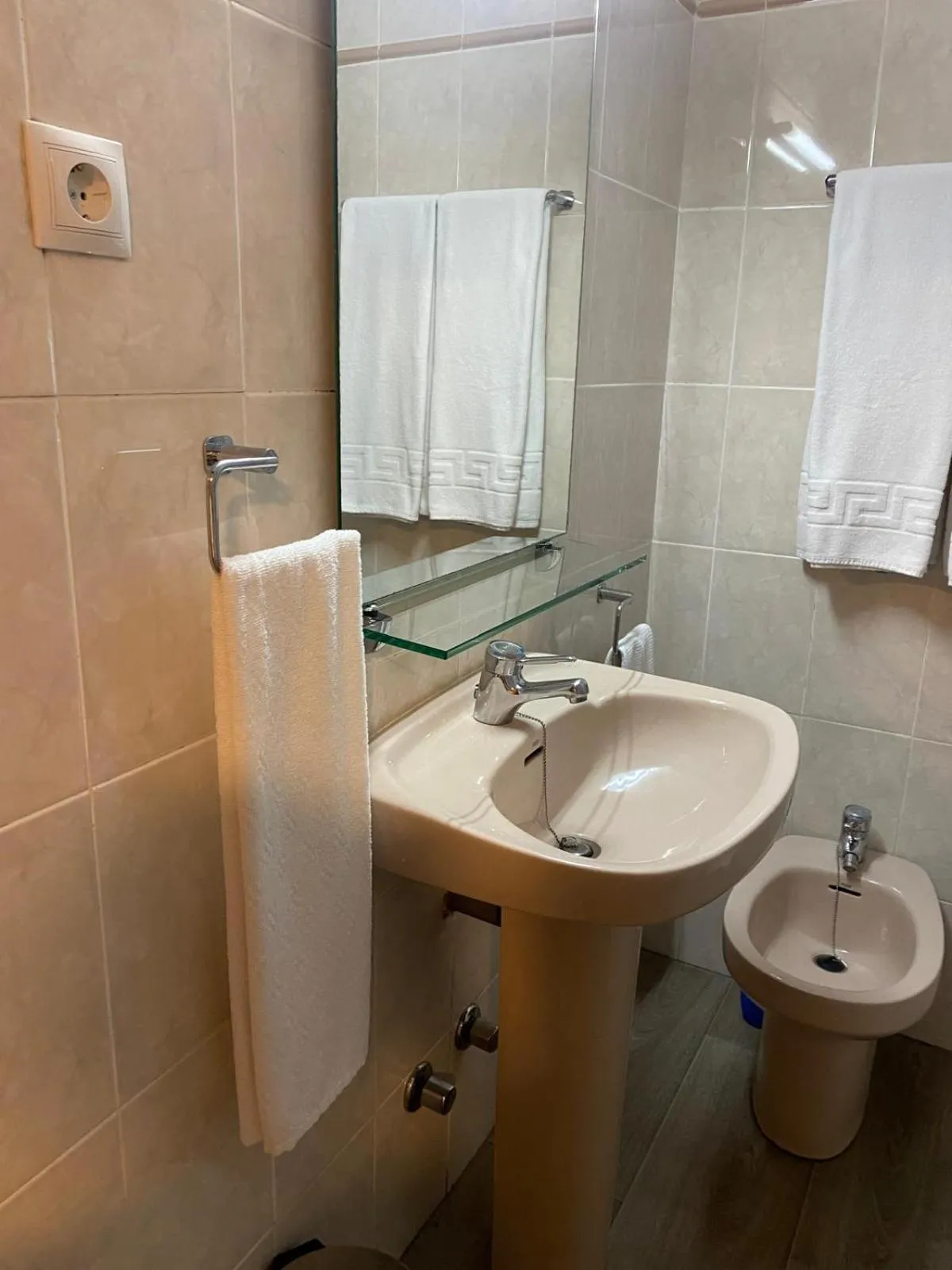 Toilet in Hotel Ovetense