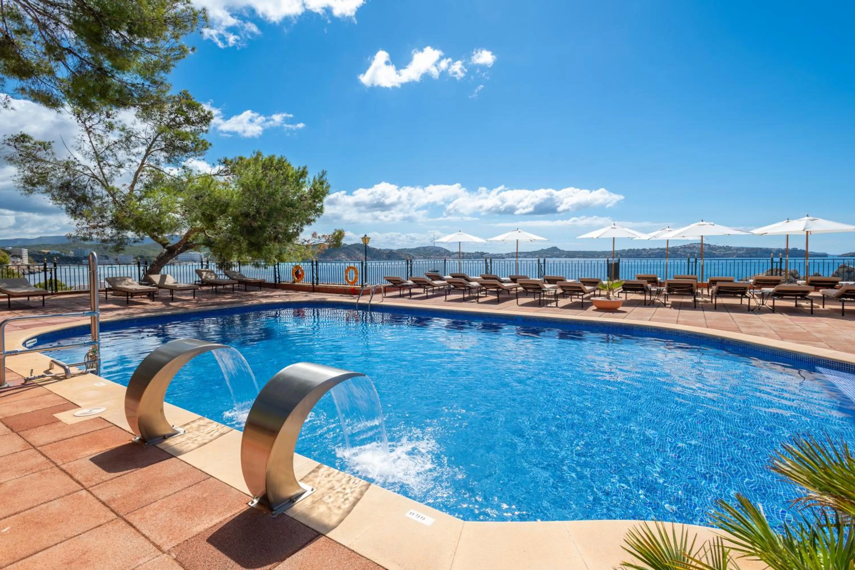 Swimming pool in Hotel Cala Fornells