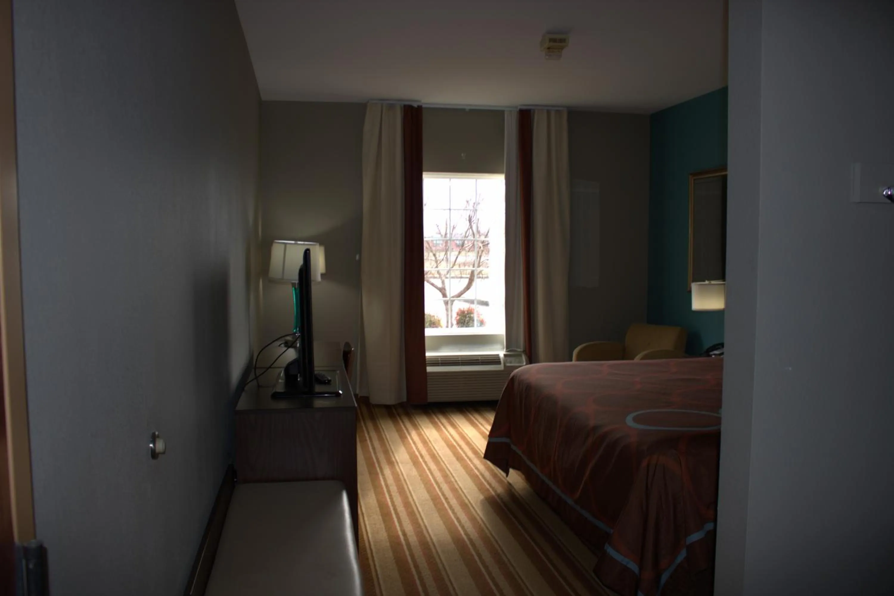 Photo of the whole room, Bed in Super 8 by Wyndham Rainsville