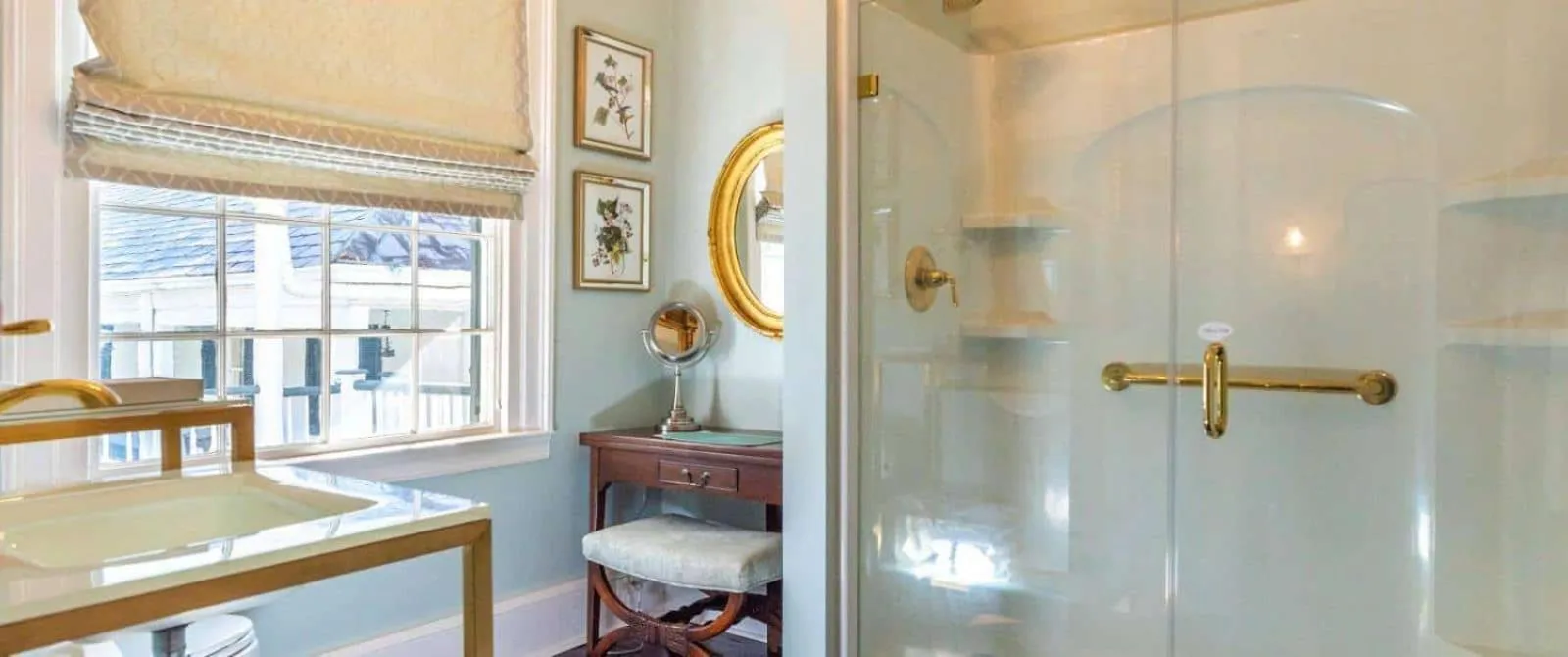 Bathroom in Linden - A Historic Bed and Breakfast