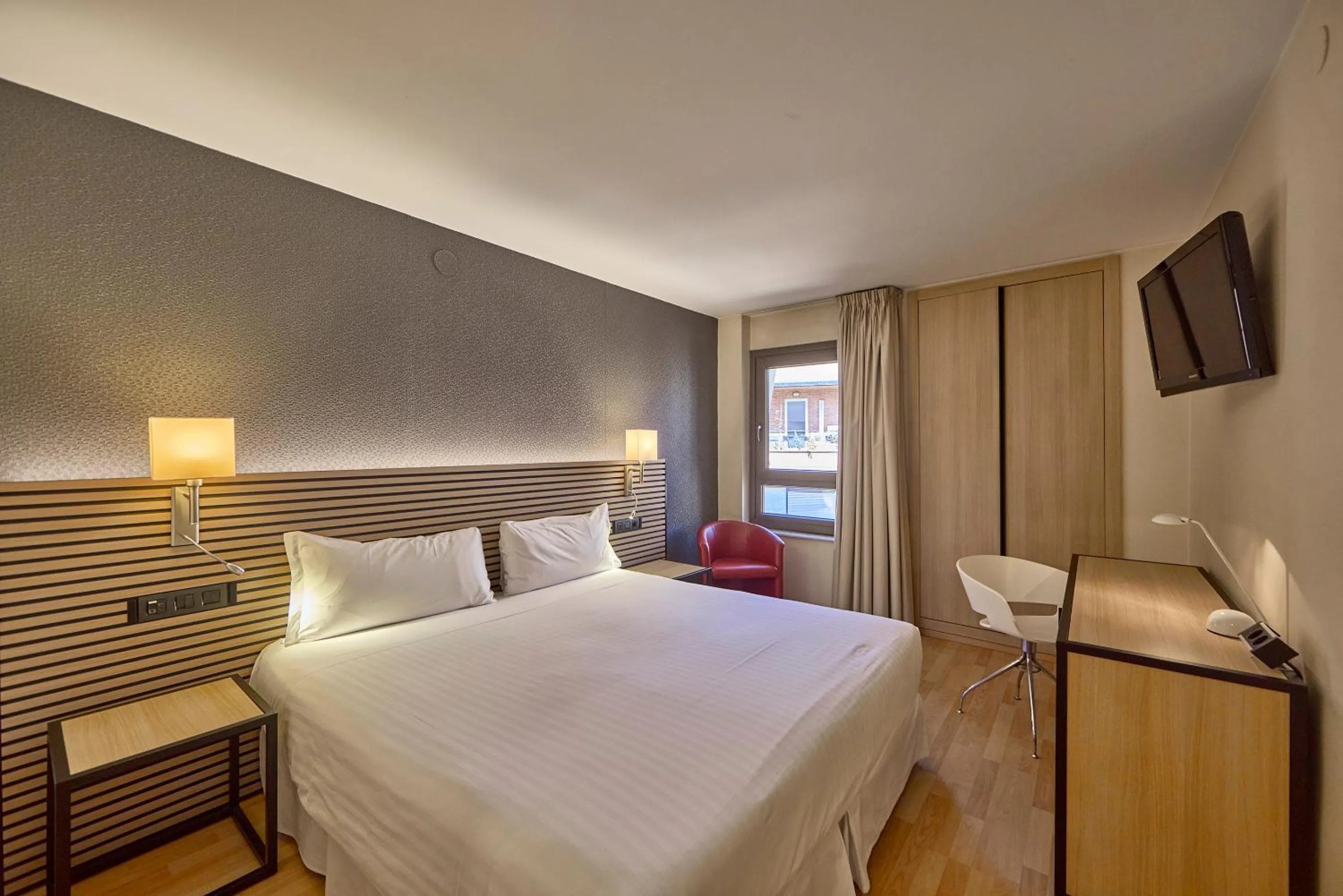 Photo of the whole room, Bed in Civis Jaime I