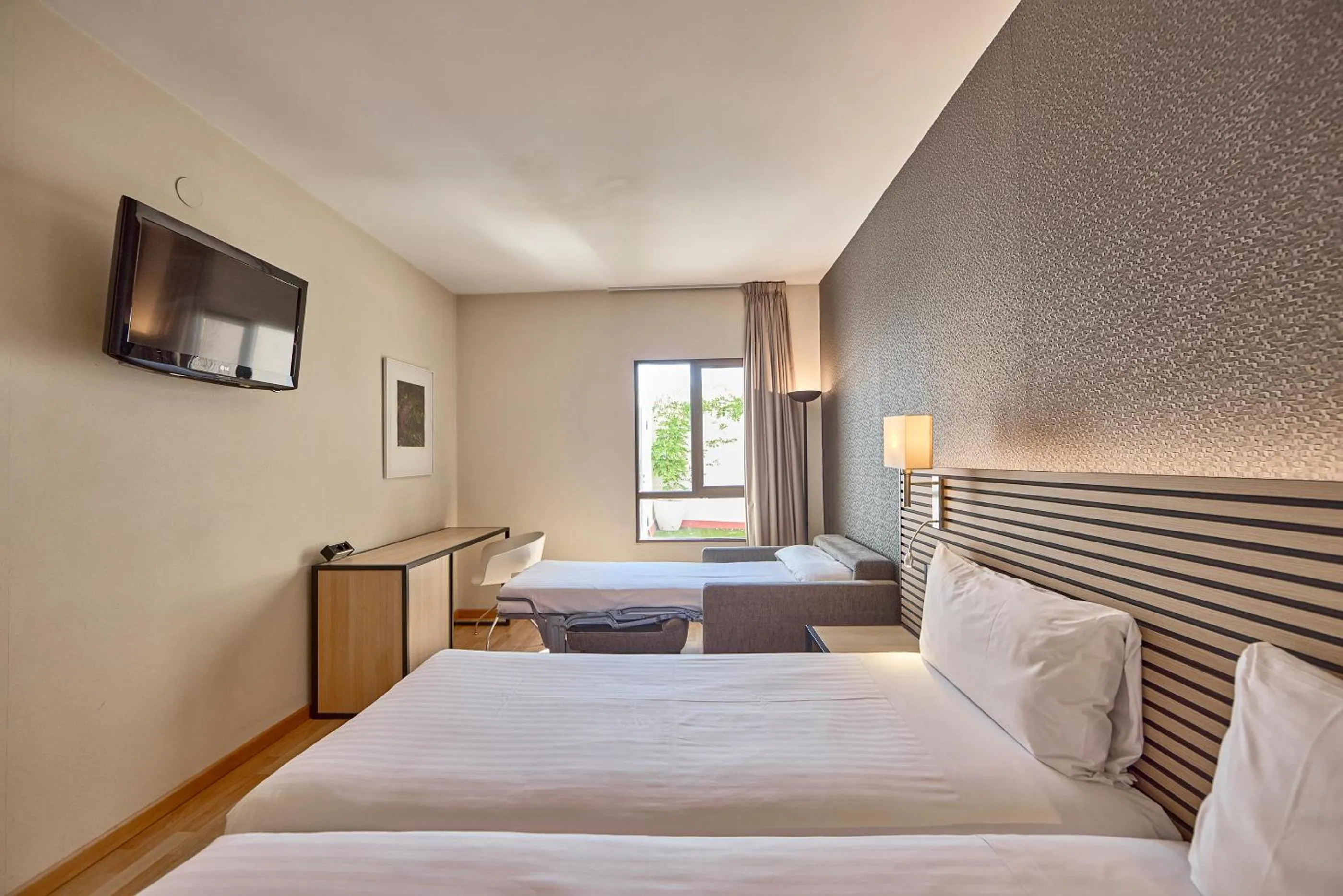 Photo of the whole room, Bed in Civis Jaime I