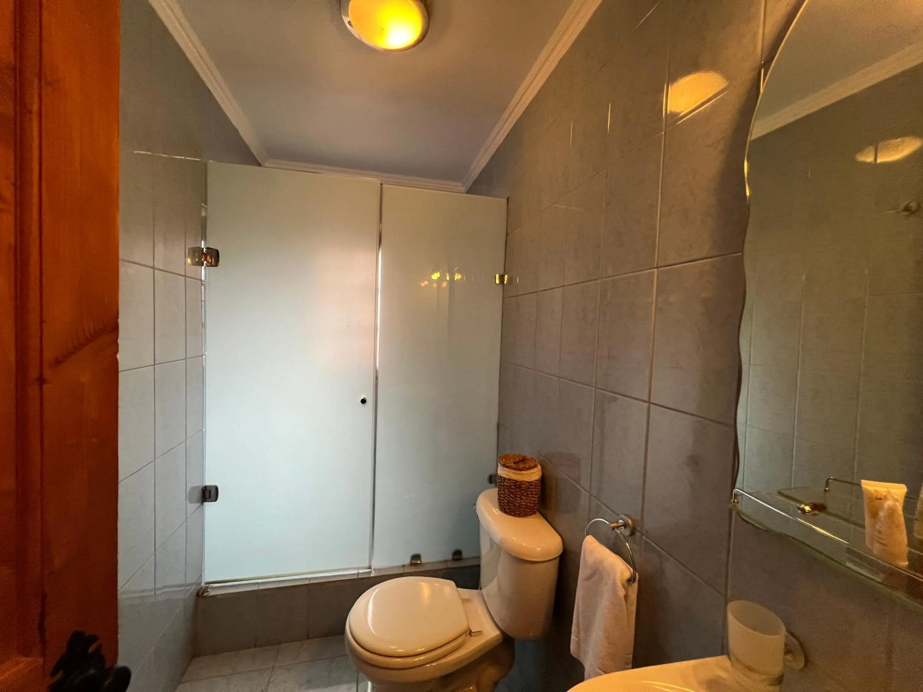 Toilet in Green Baker Lodge