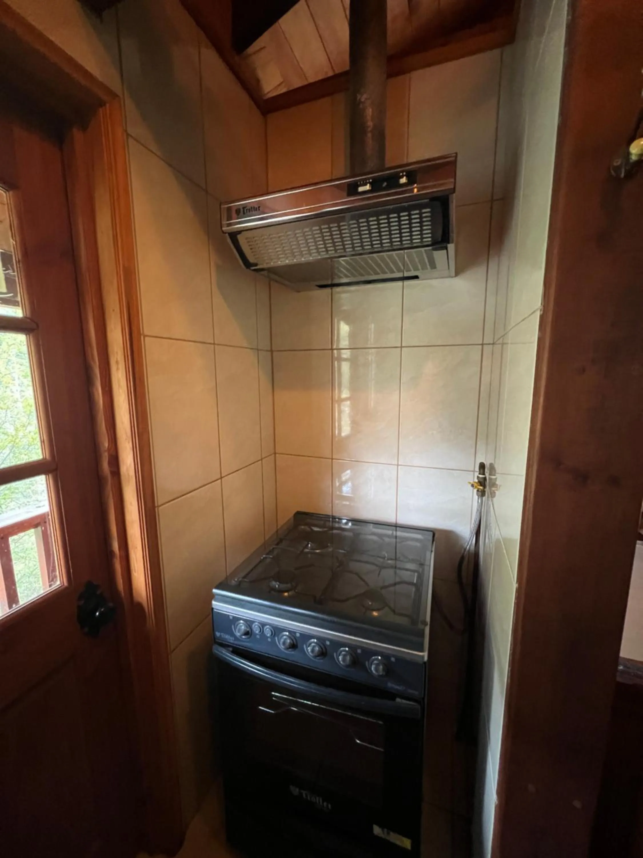 Kitchen or kitchenette in Green Baker Lodge