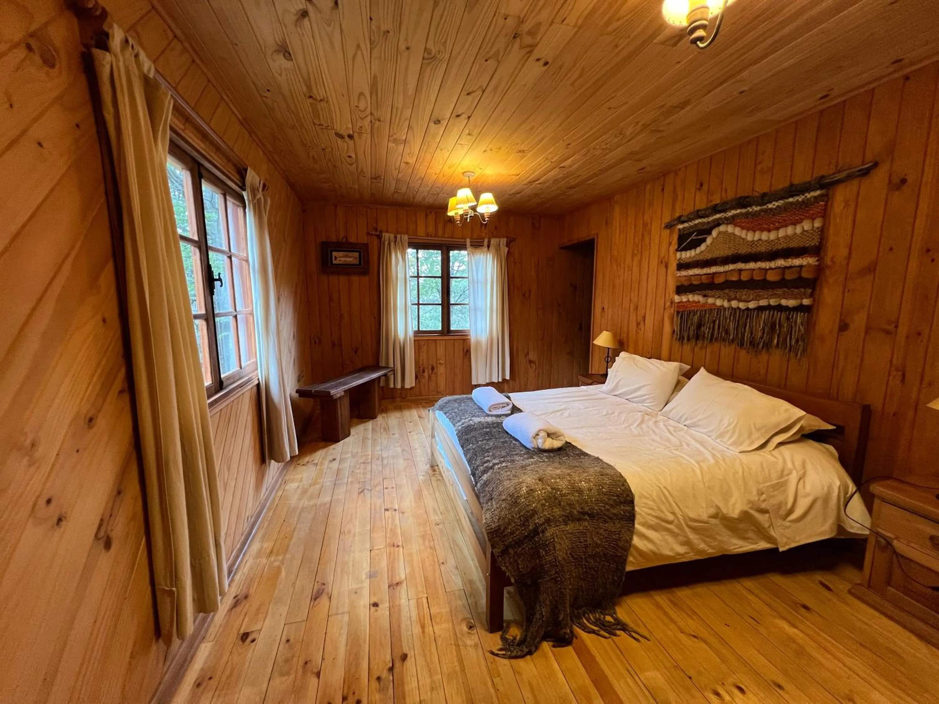 Bedroom, Bed in Green Baker Lodge