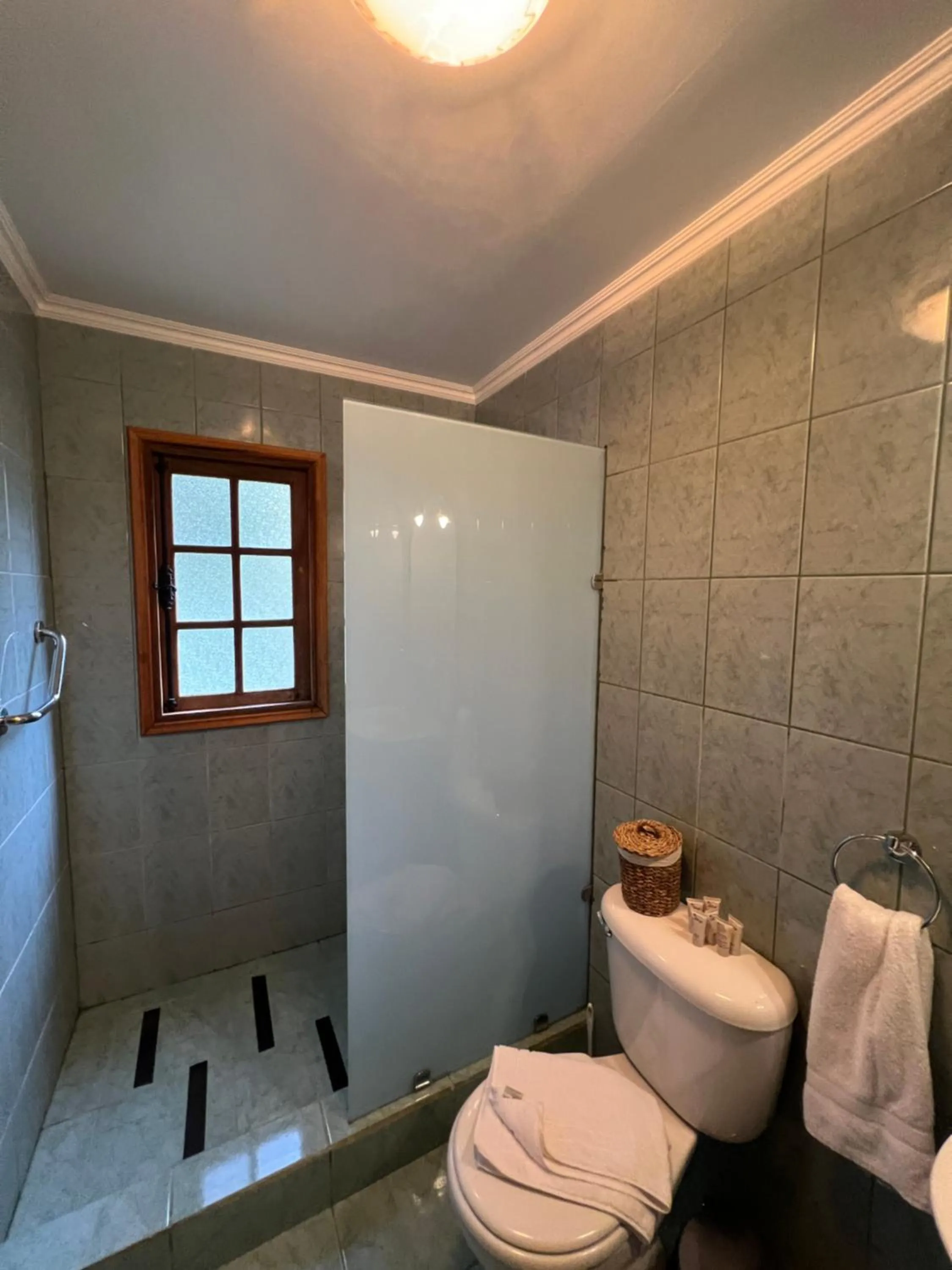 Bathroom in Green Baker Lodge