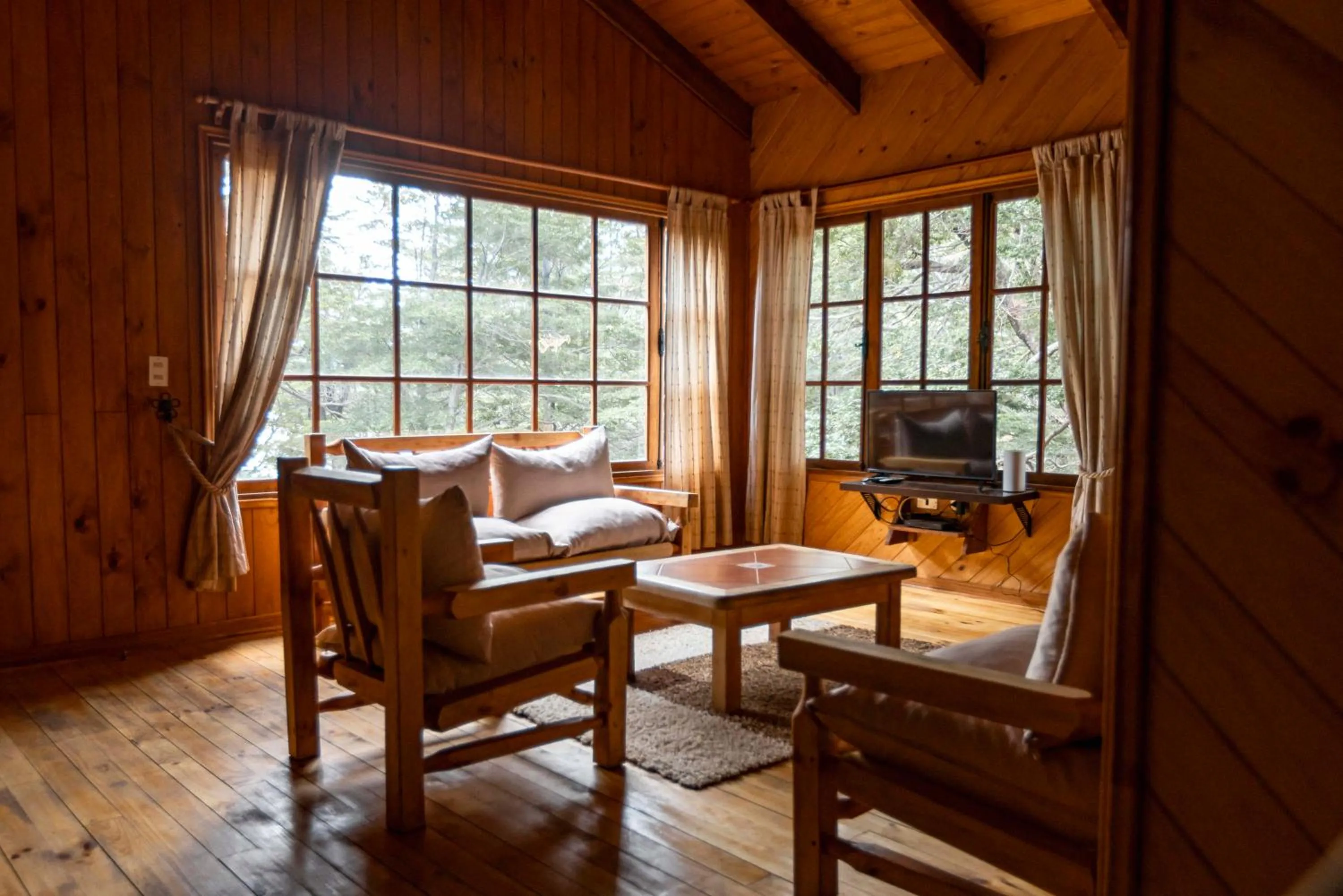 TV and multimedia in Green Baker Lodge