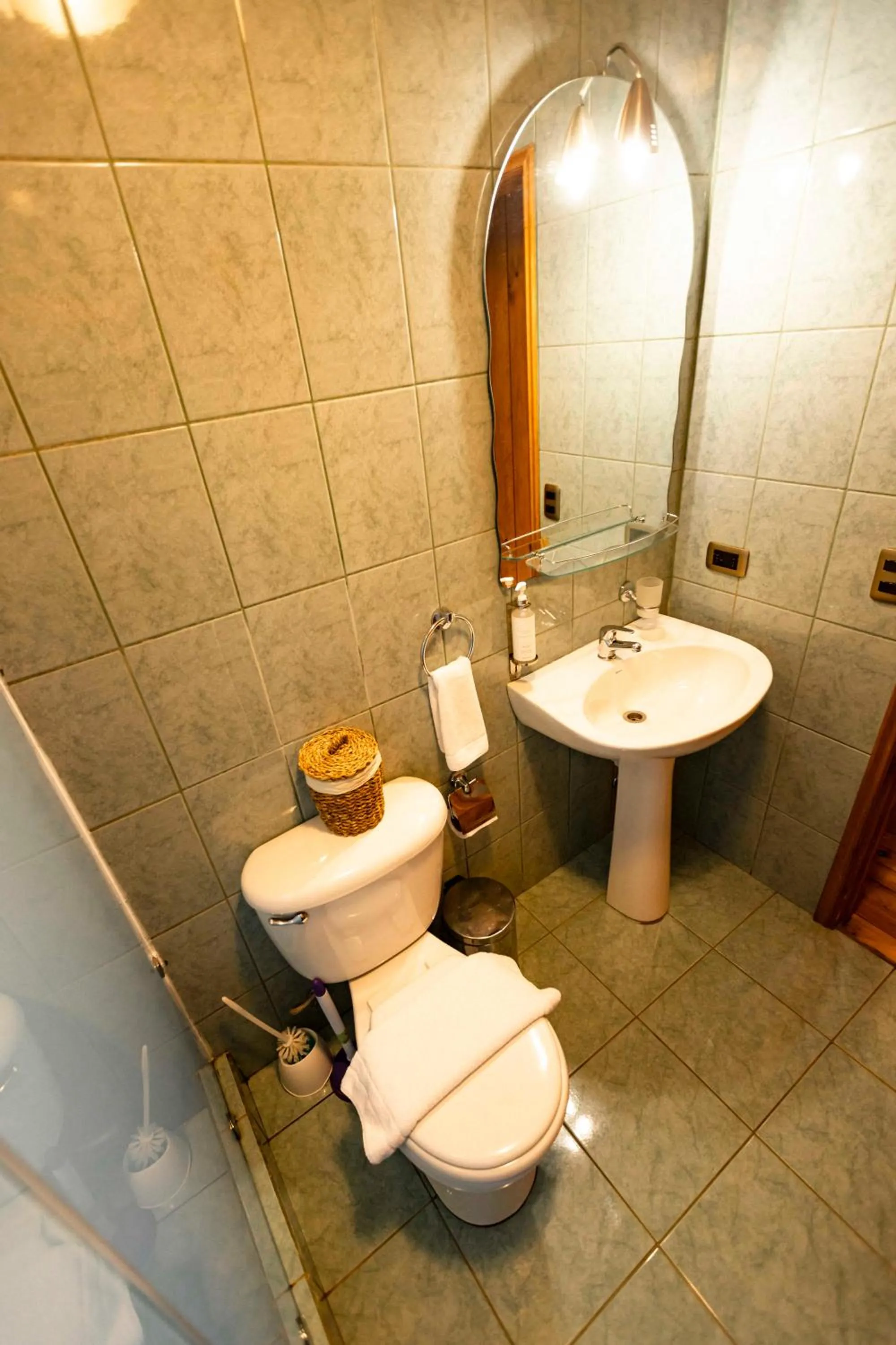 Bathroom in Green Baker Lodge