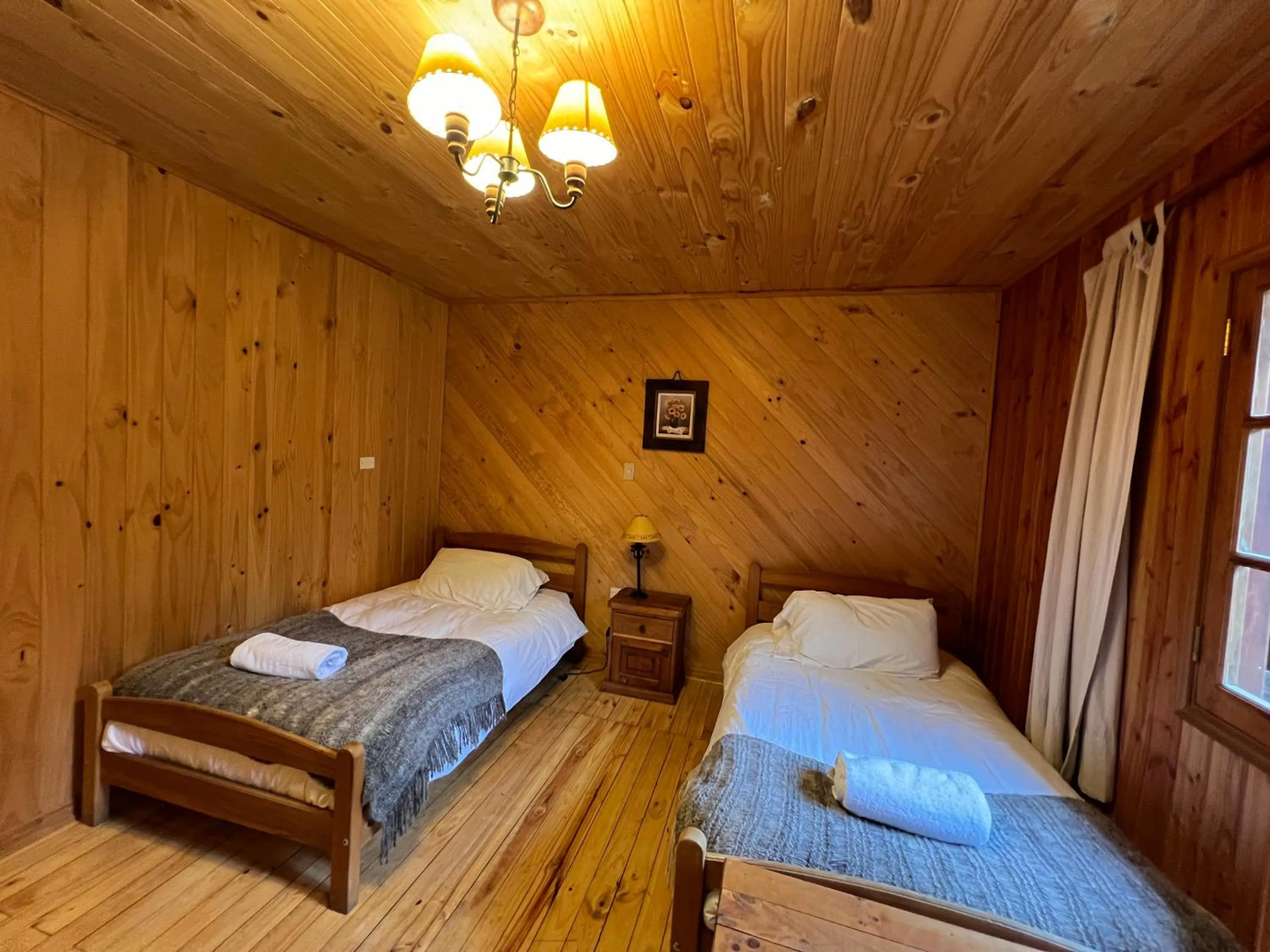 Bedroom, Bed in Green Baker Lodge