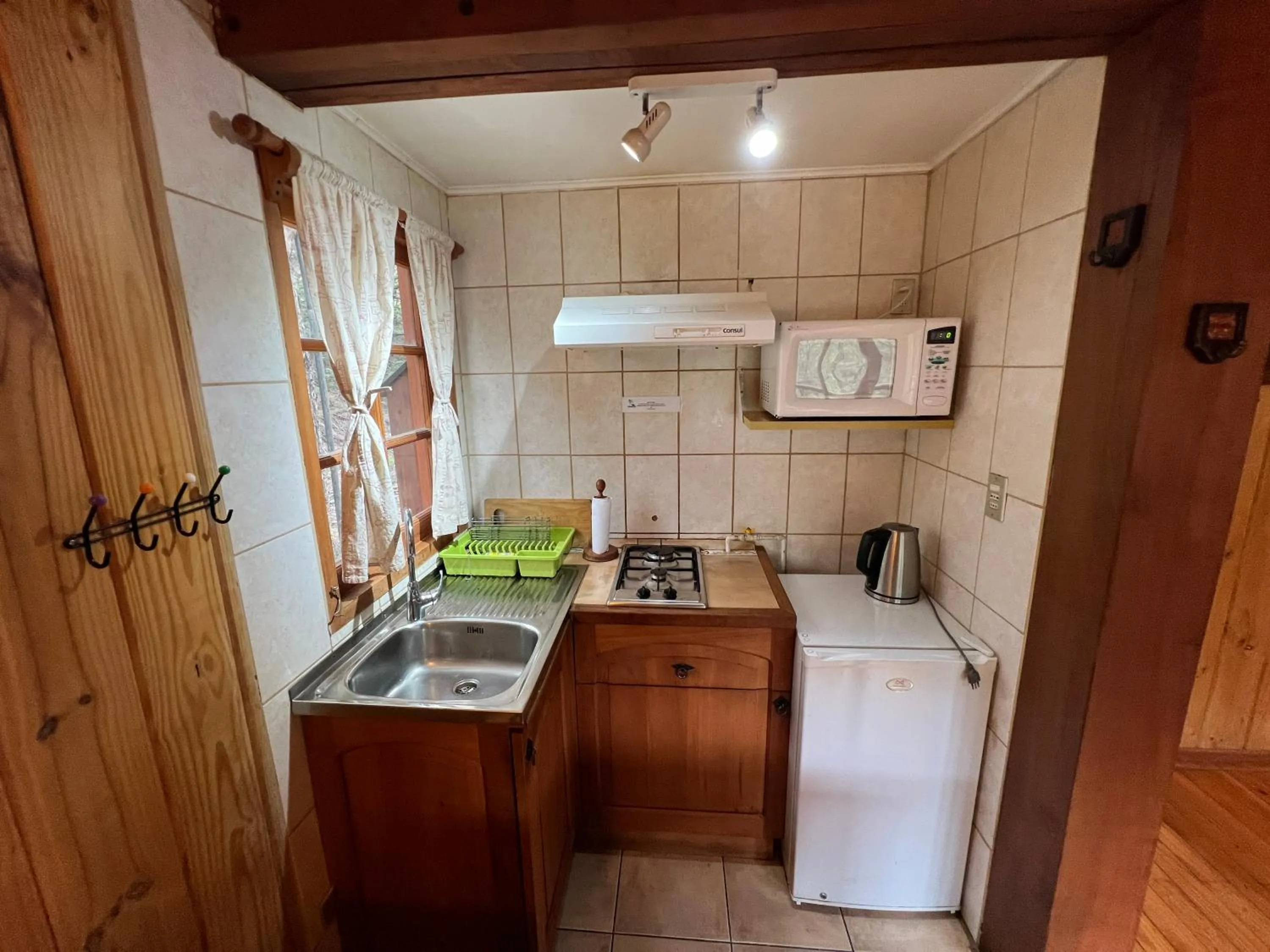 Kitchen or kitchenette in Green Baker Lodge