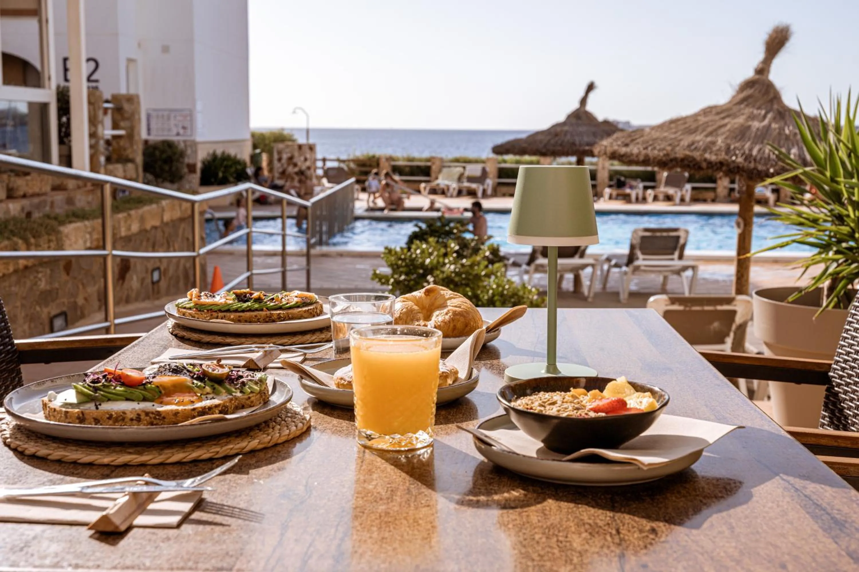 Restaurant/places to eat in Apartamentos Blancala