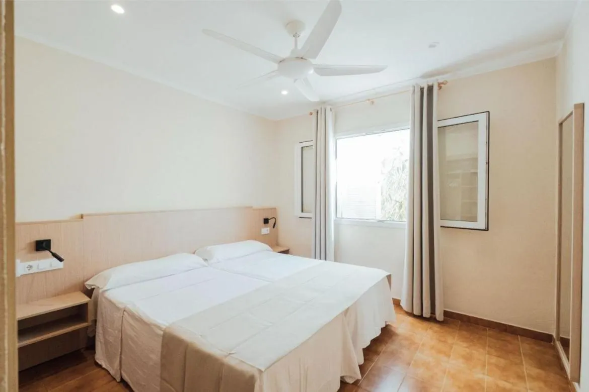 Bedroom, Bed in Apartamentos Blancala