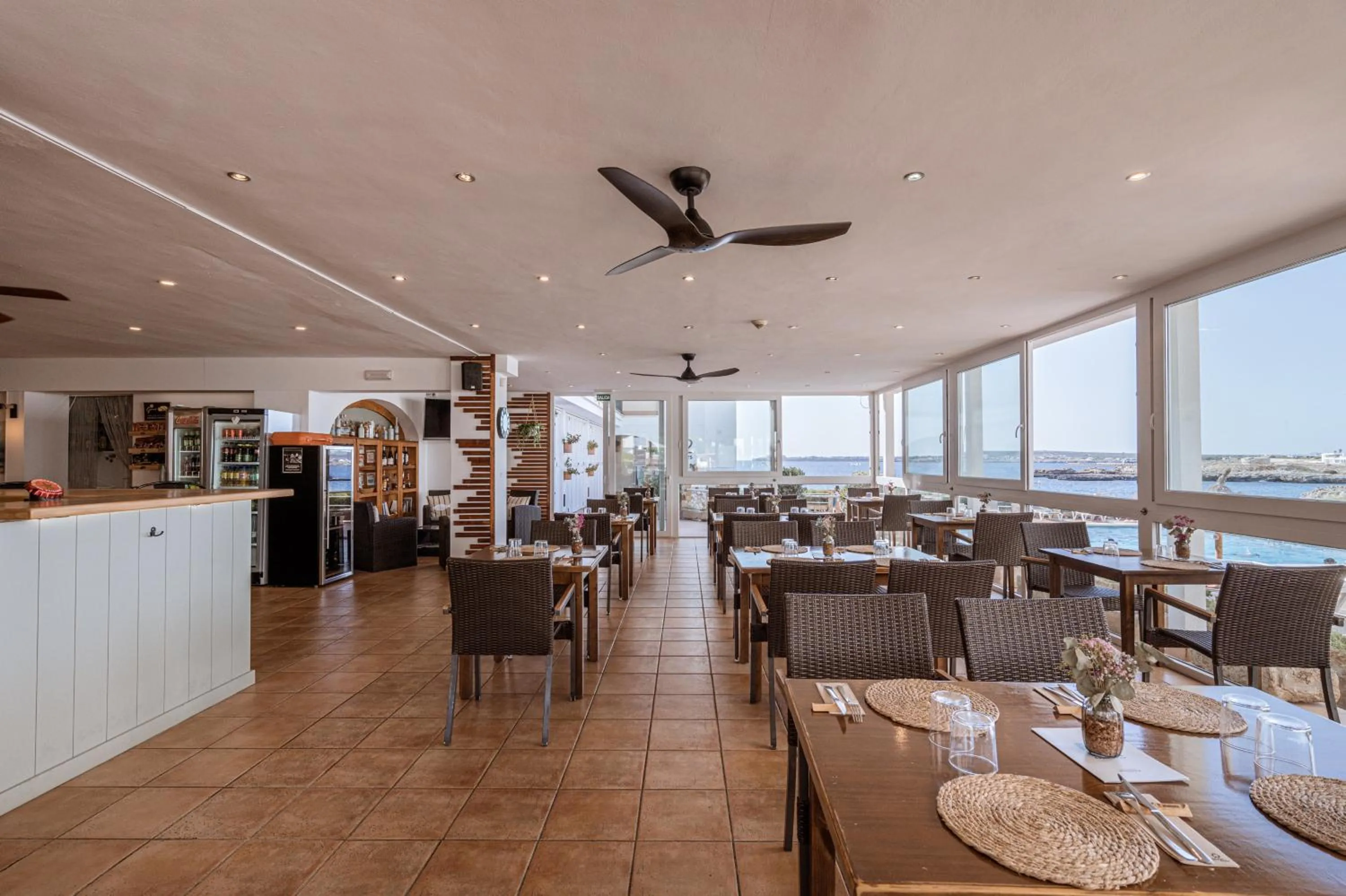 Restaurant/places to eat in Apartamentos Blancala