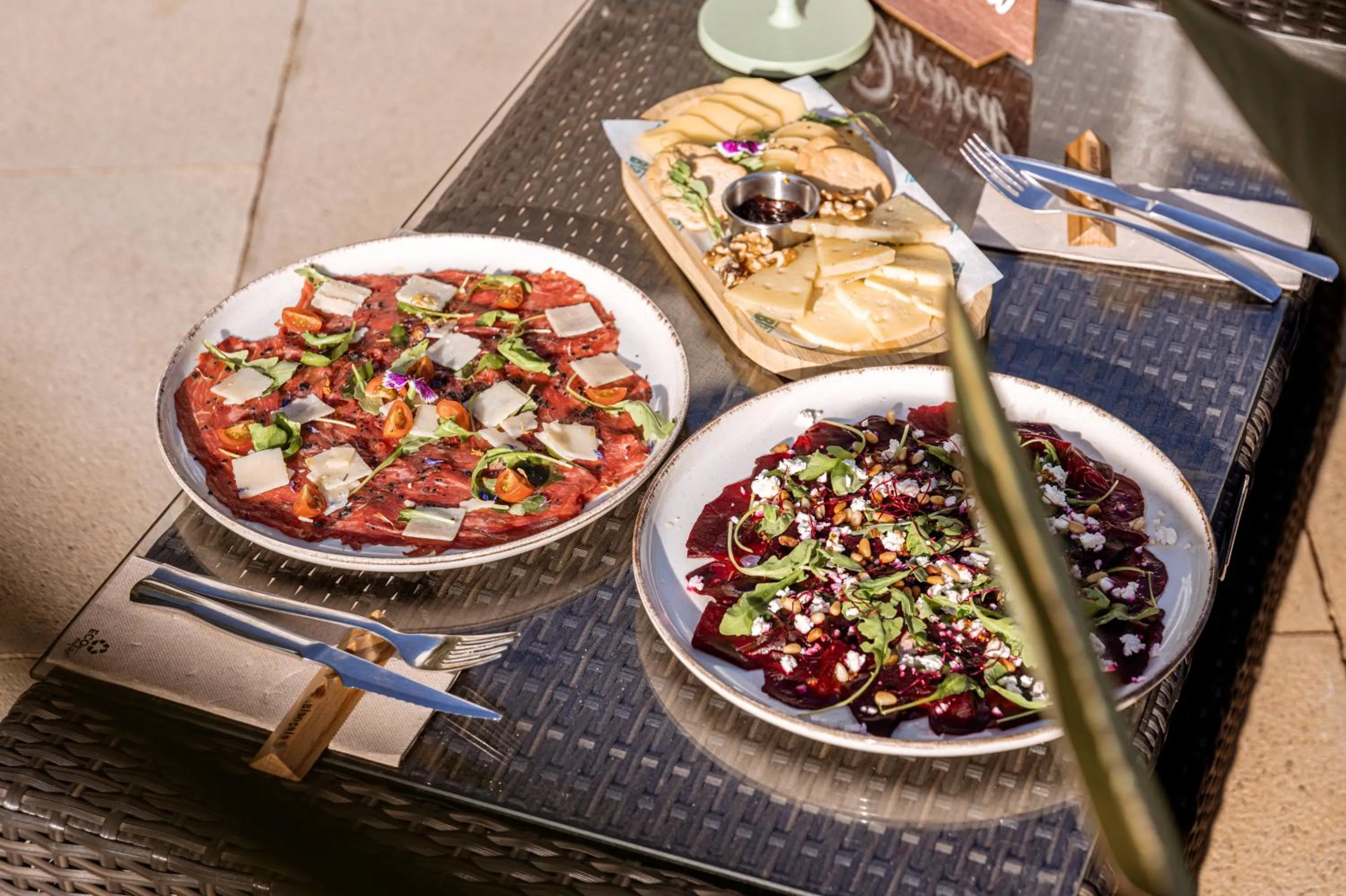 Restaurant/places to eat in Apartamentos Blancala