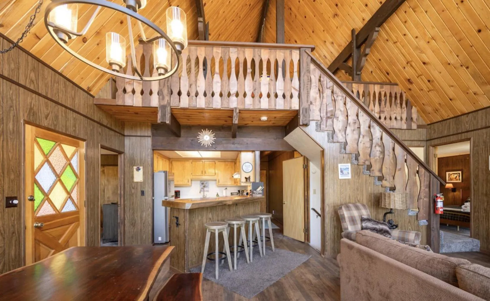 kitchen in ITH Big Bear Lake Hostel & Lodge