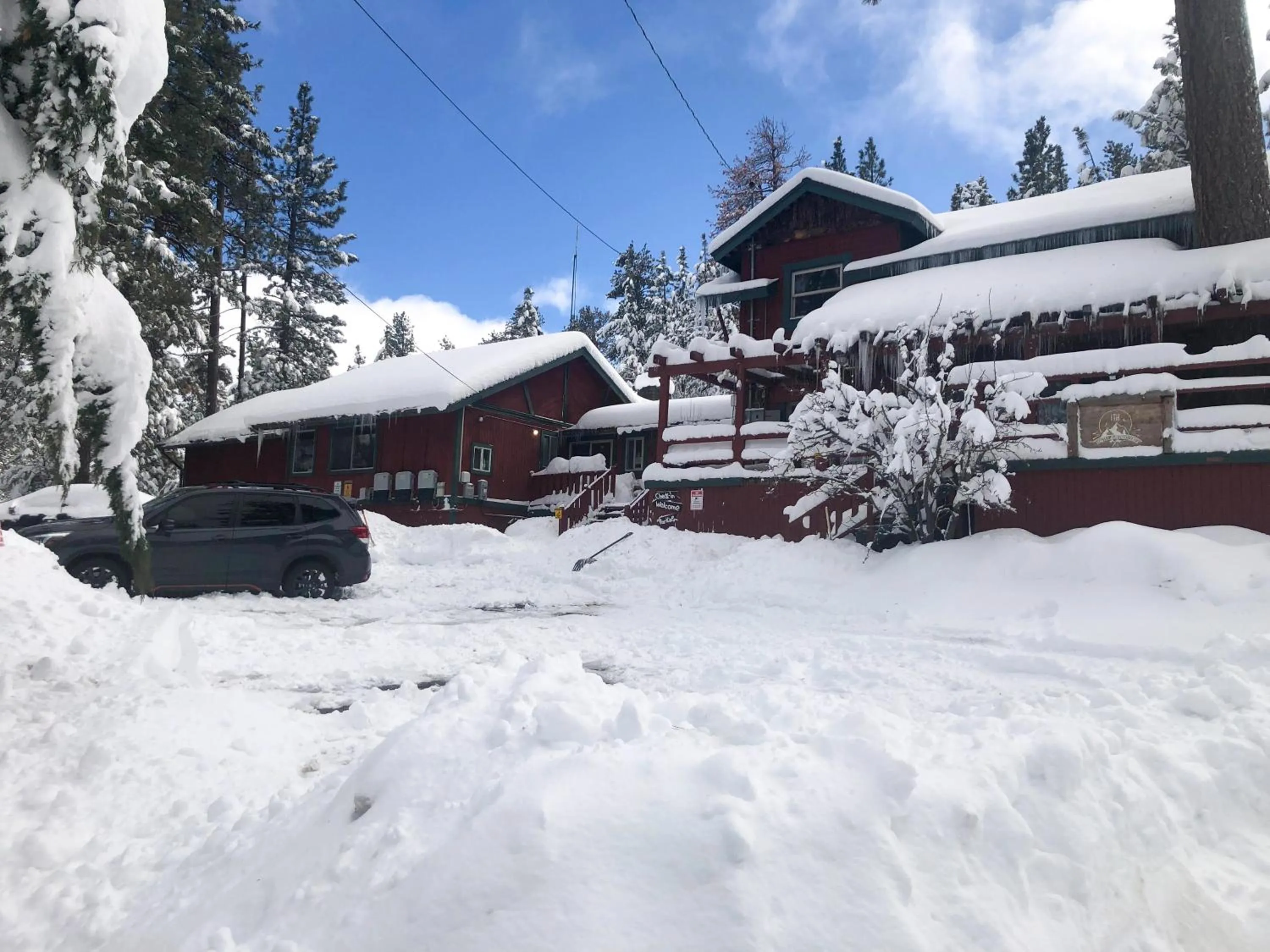 Property building in ITH Big Bear Lake Hostel & Lodge