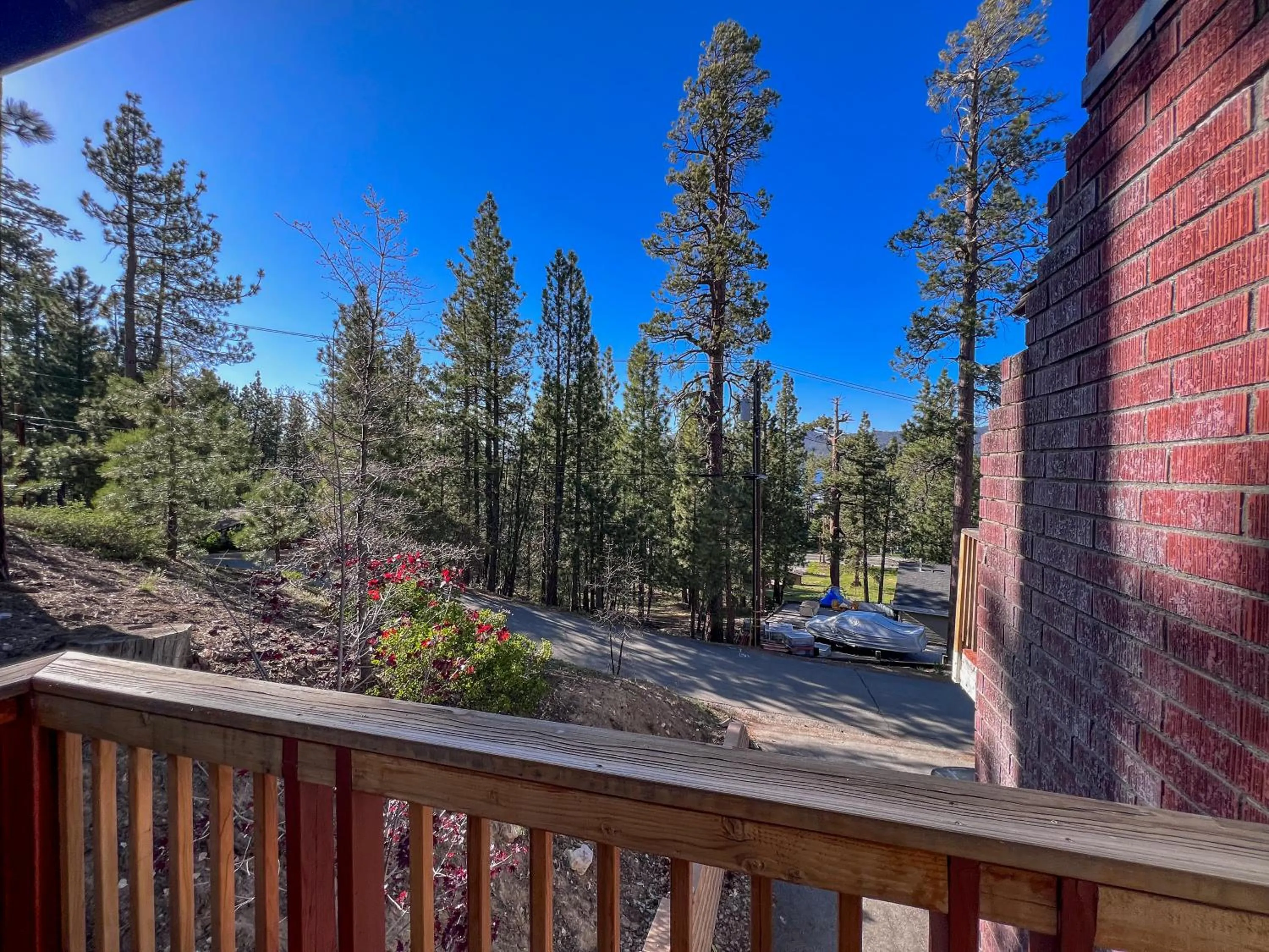 Balcony/Terrace in ITH Big Bear Lake Hostel & Lodge