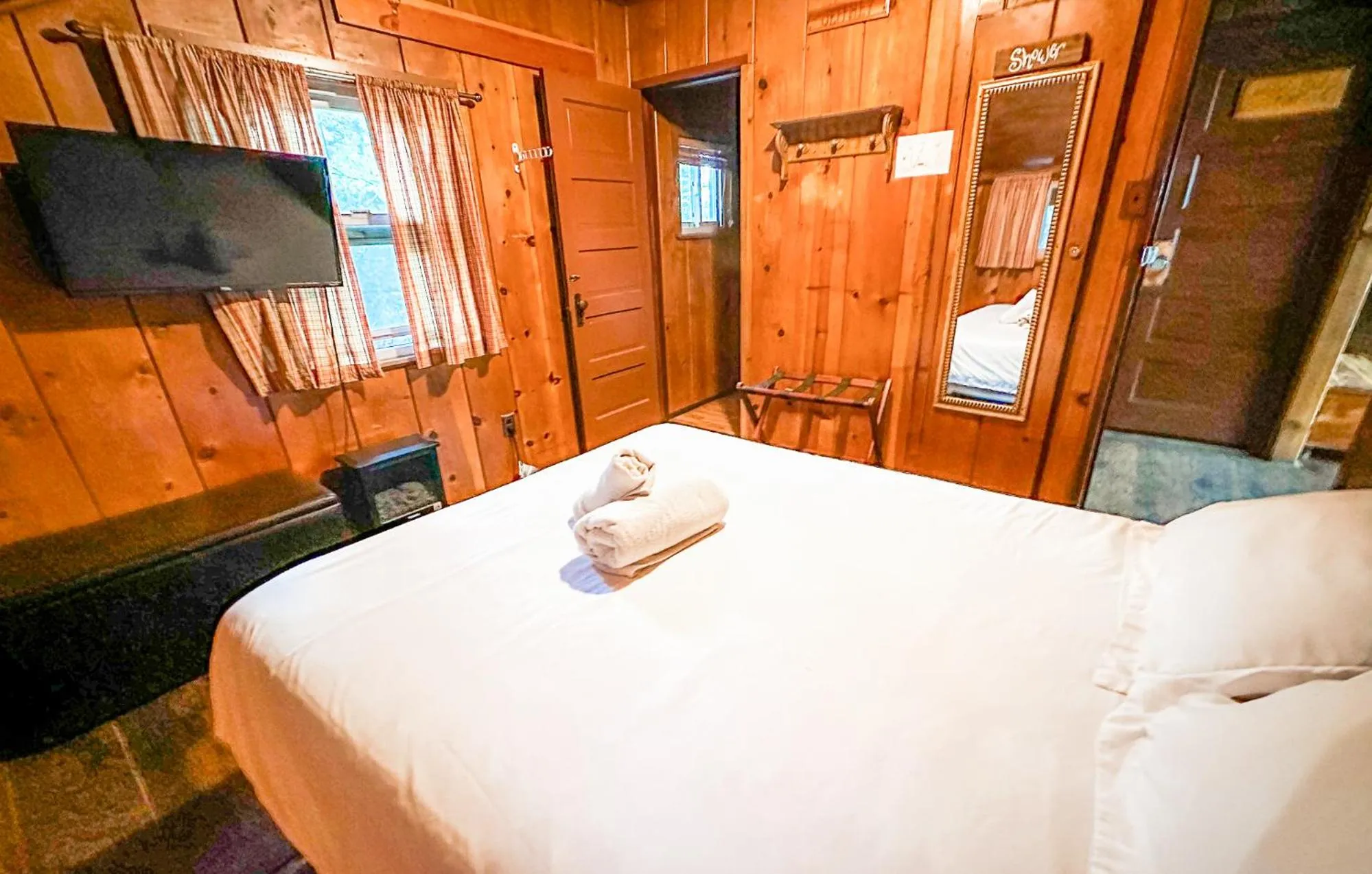 Bedroom, Bed in ITH Big Bear Lake Hostel & Lodge