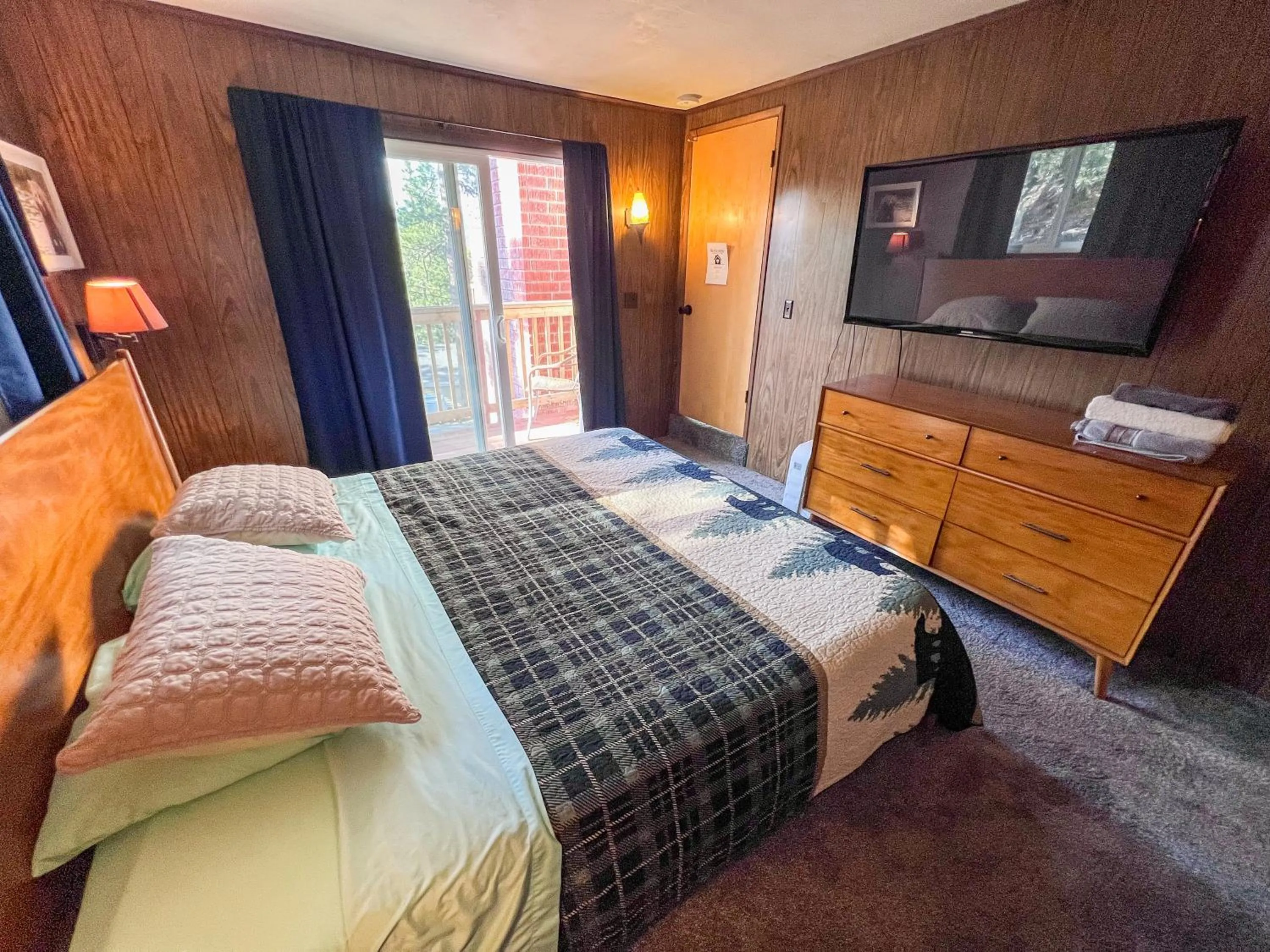 Bedroom, Bed in ITH Big Bear Lake Hostel & Lodge