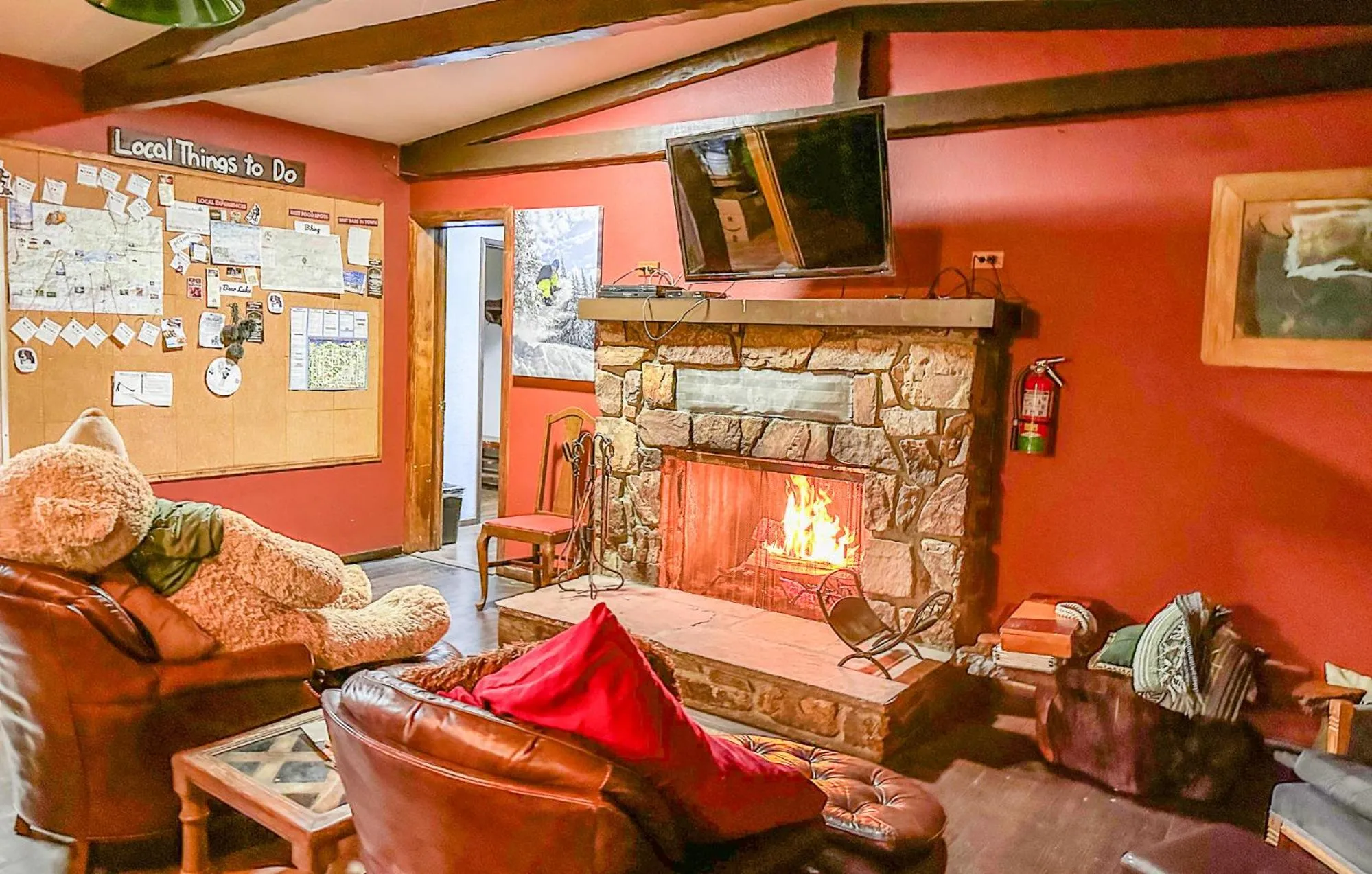 flat iron in ITH Big Bear Lake Hostel & Lodge