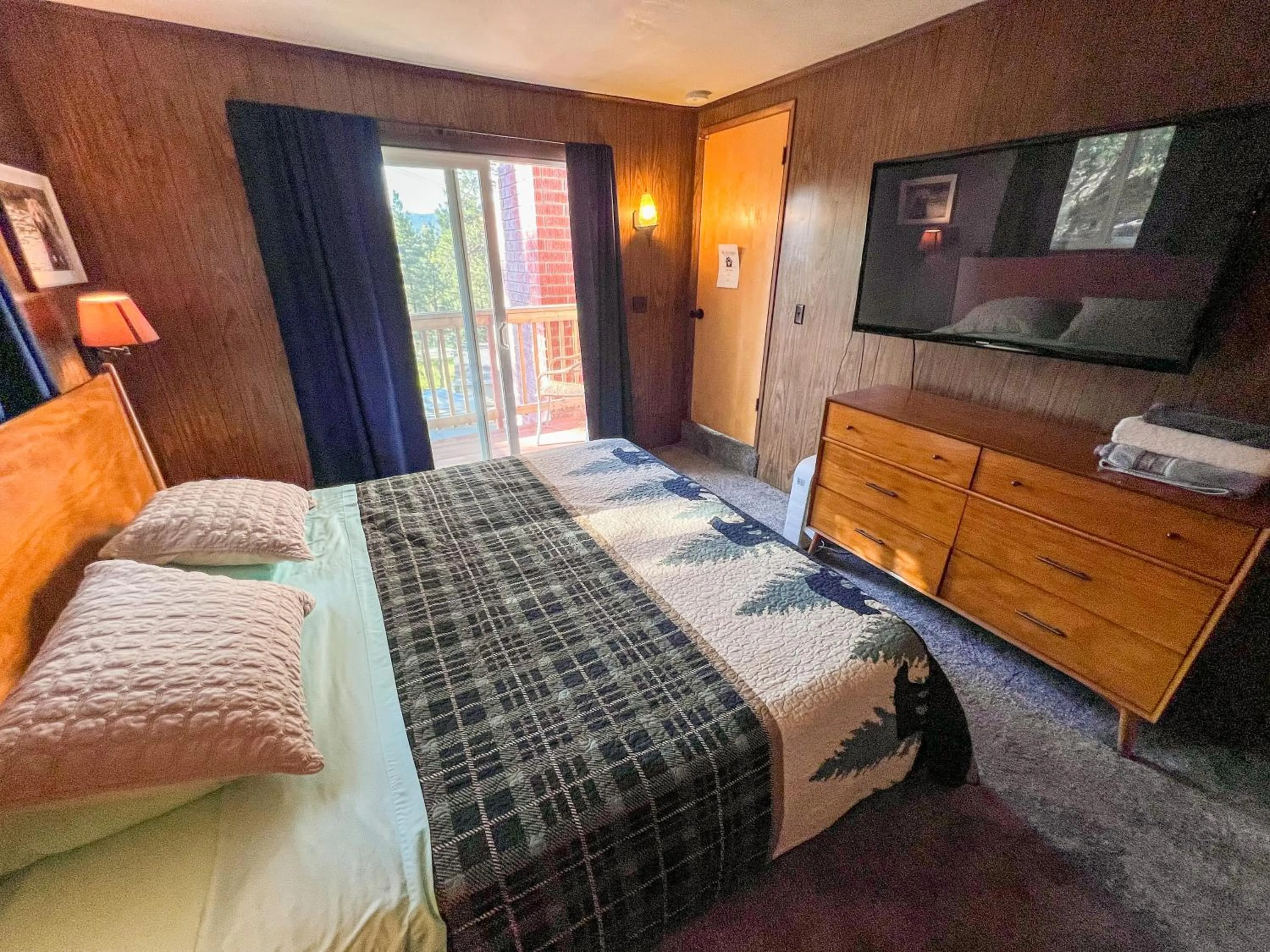 Bedroom, Bed in ITH Big Bear Lake Hostel & Lodge