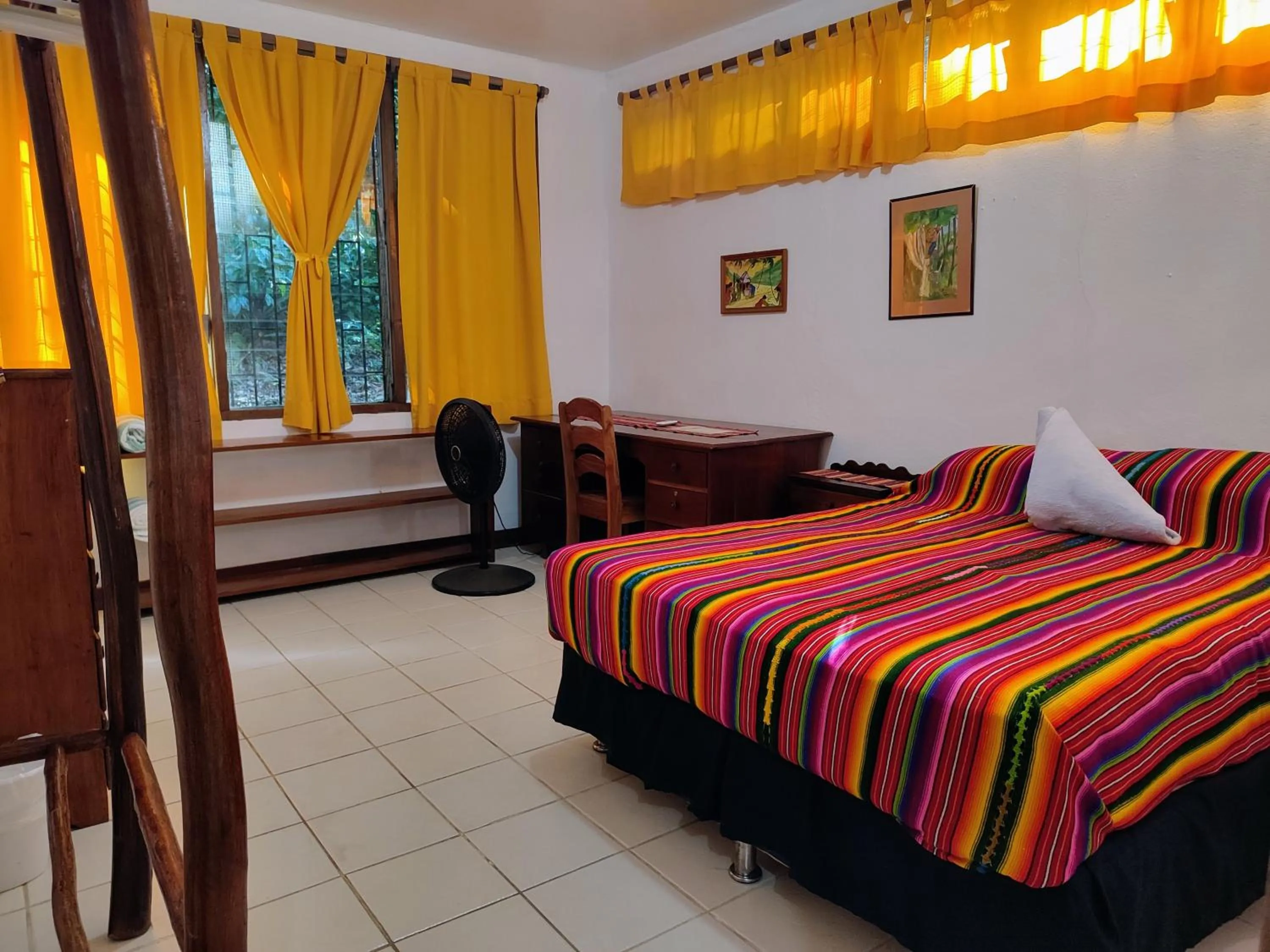 Bedroom, Bed in Maya Mountain Lodge