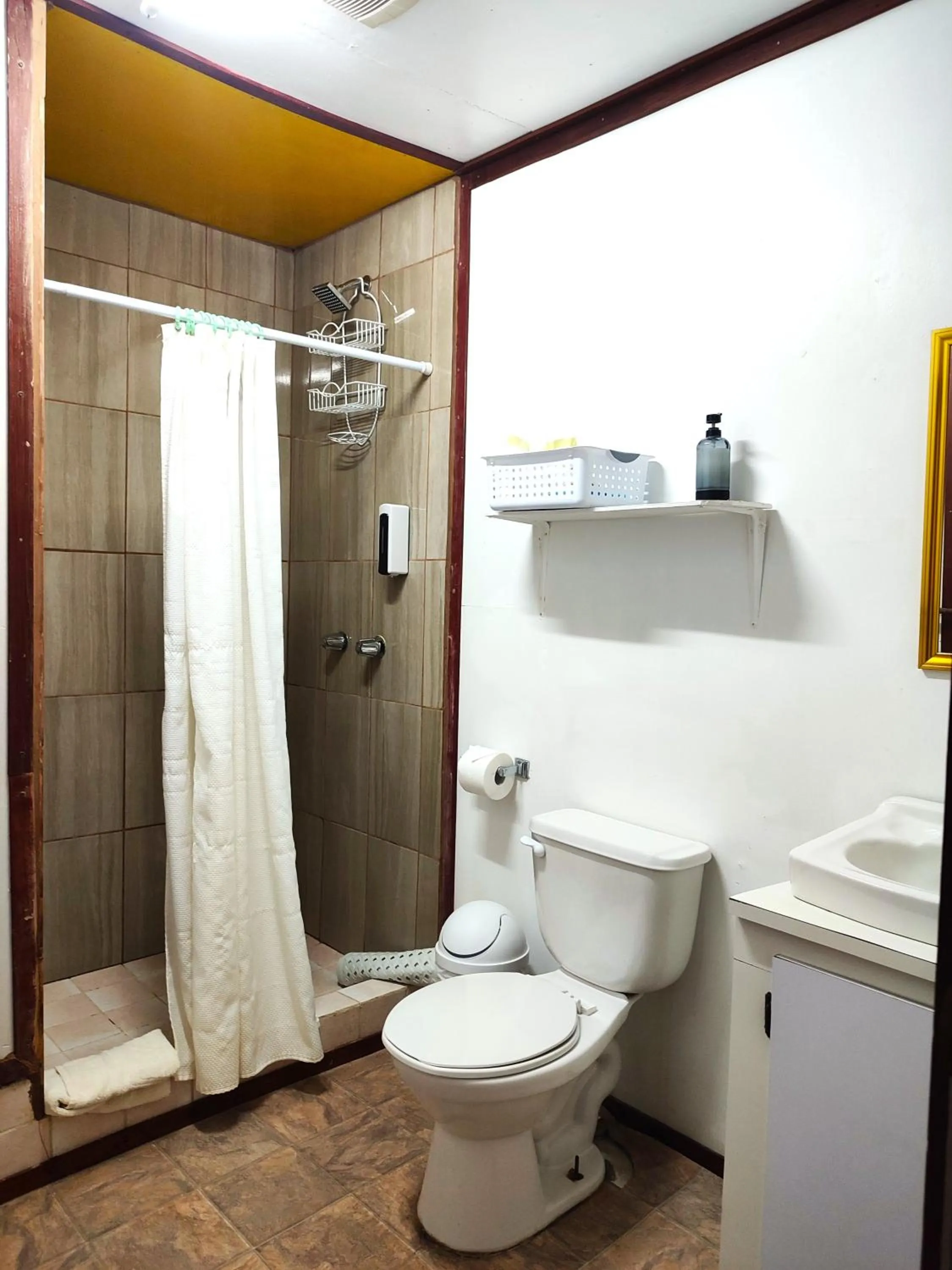 Shower in Maya Mountain Lodge