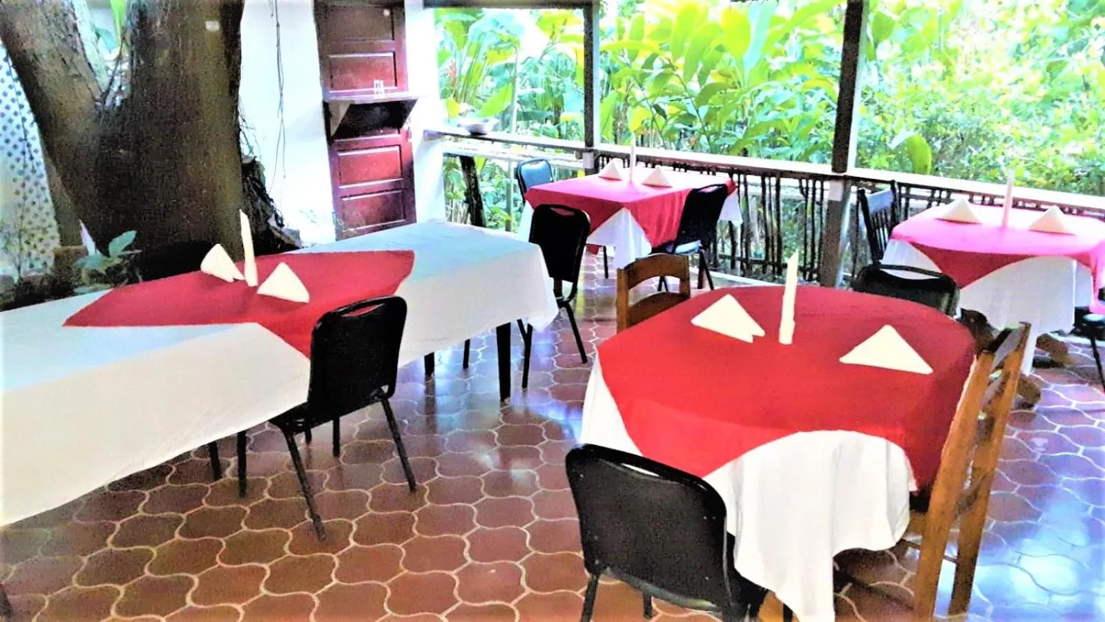 Restaurant/places to eat in Maya Mountain Lodge