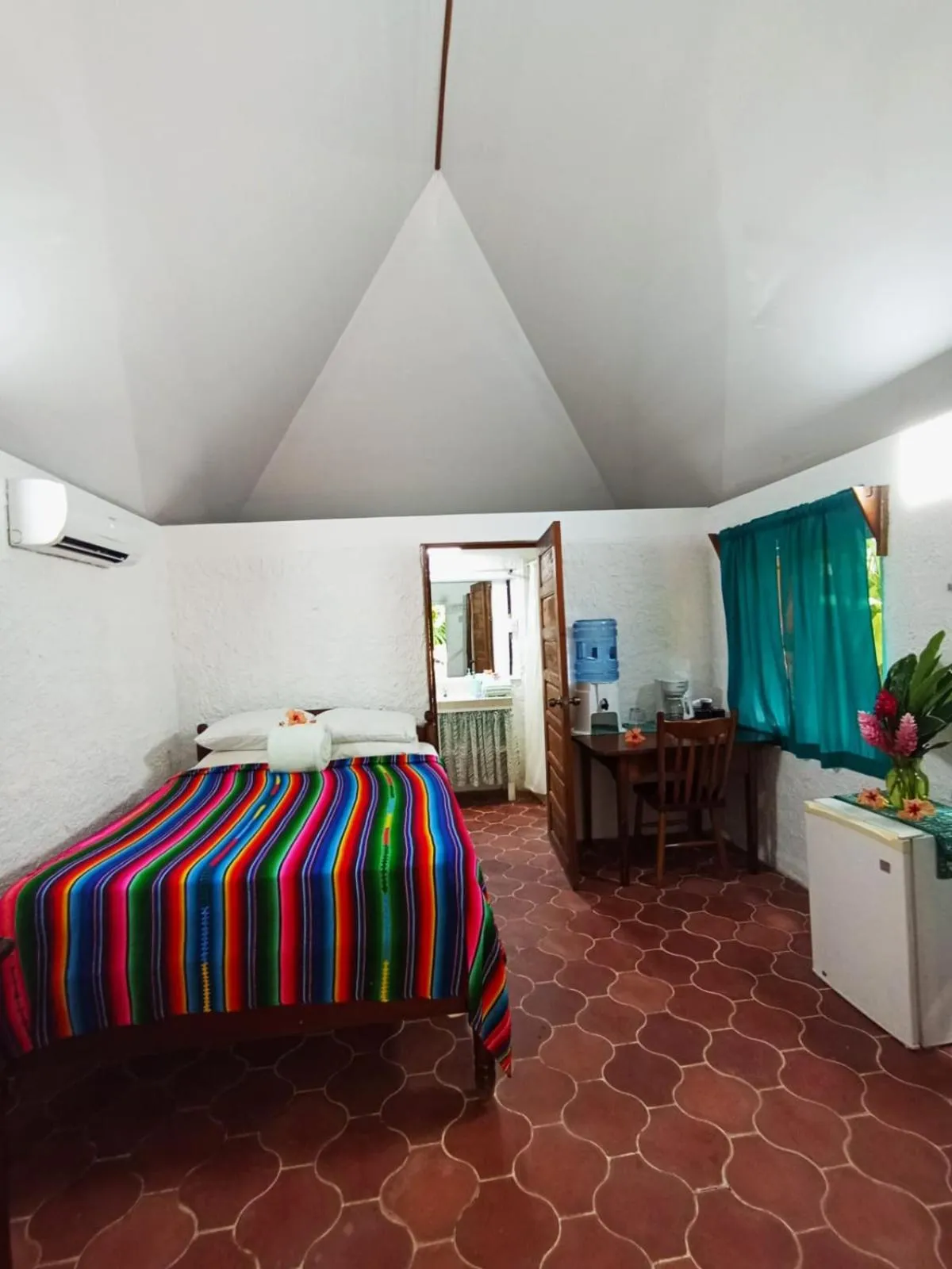 Photo of the whole room, Bed in Maya Mountain Lodge