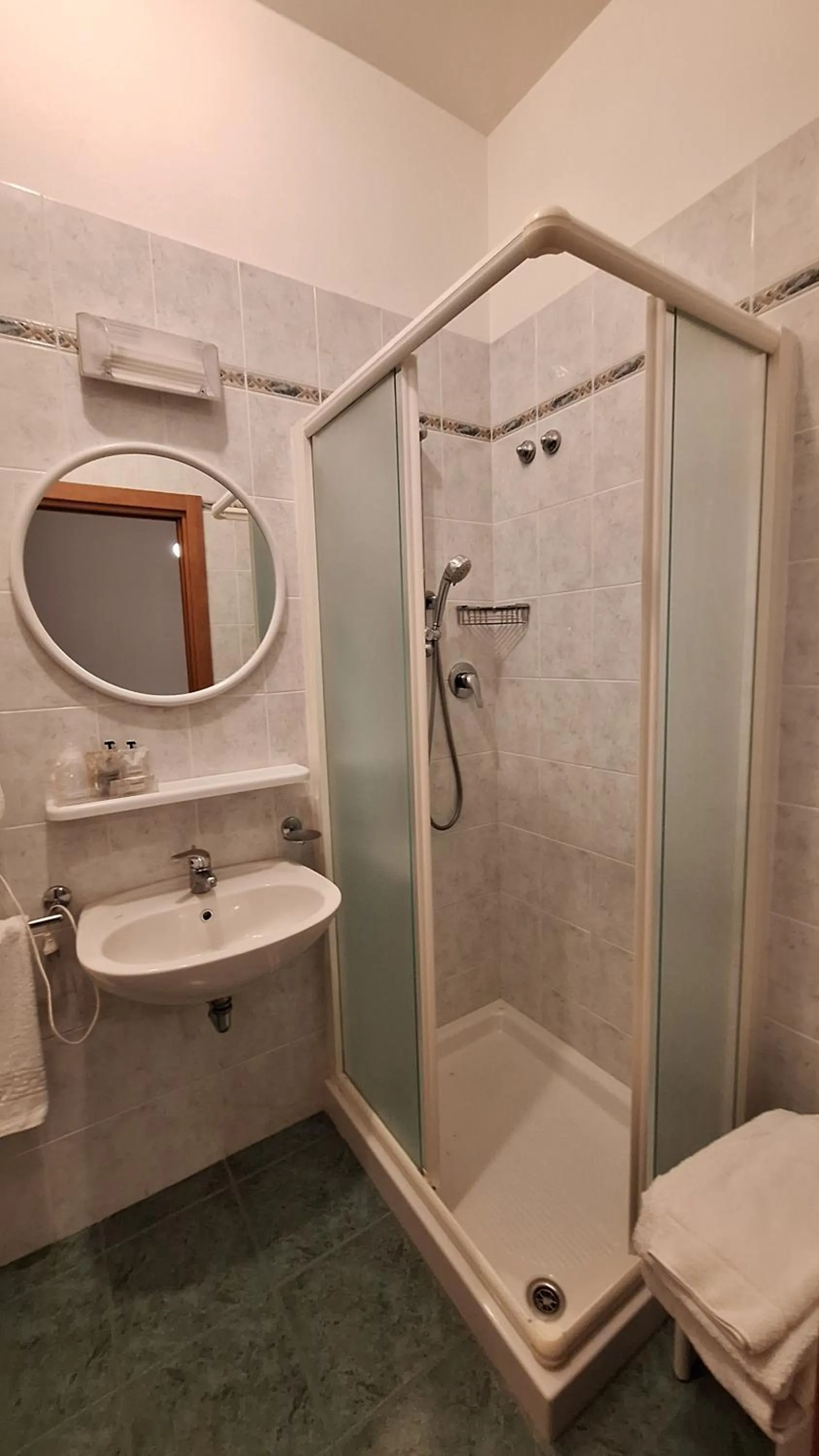 Shower in Hotel Massimo