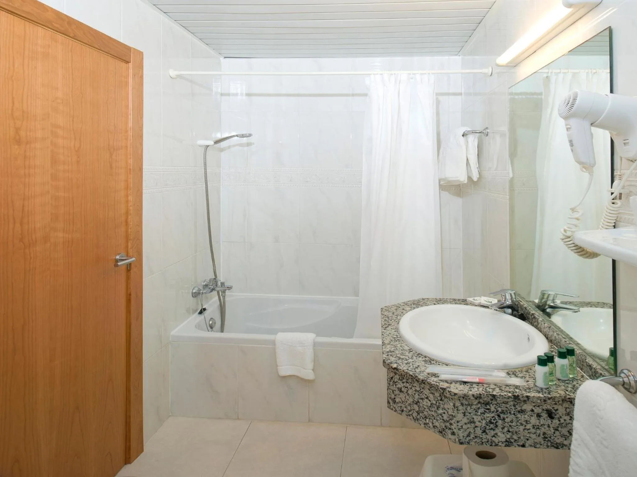 Shower in Hotel Osiris Ibiza