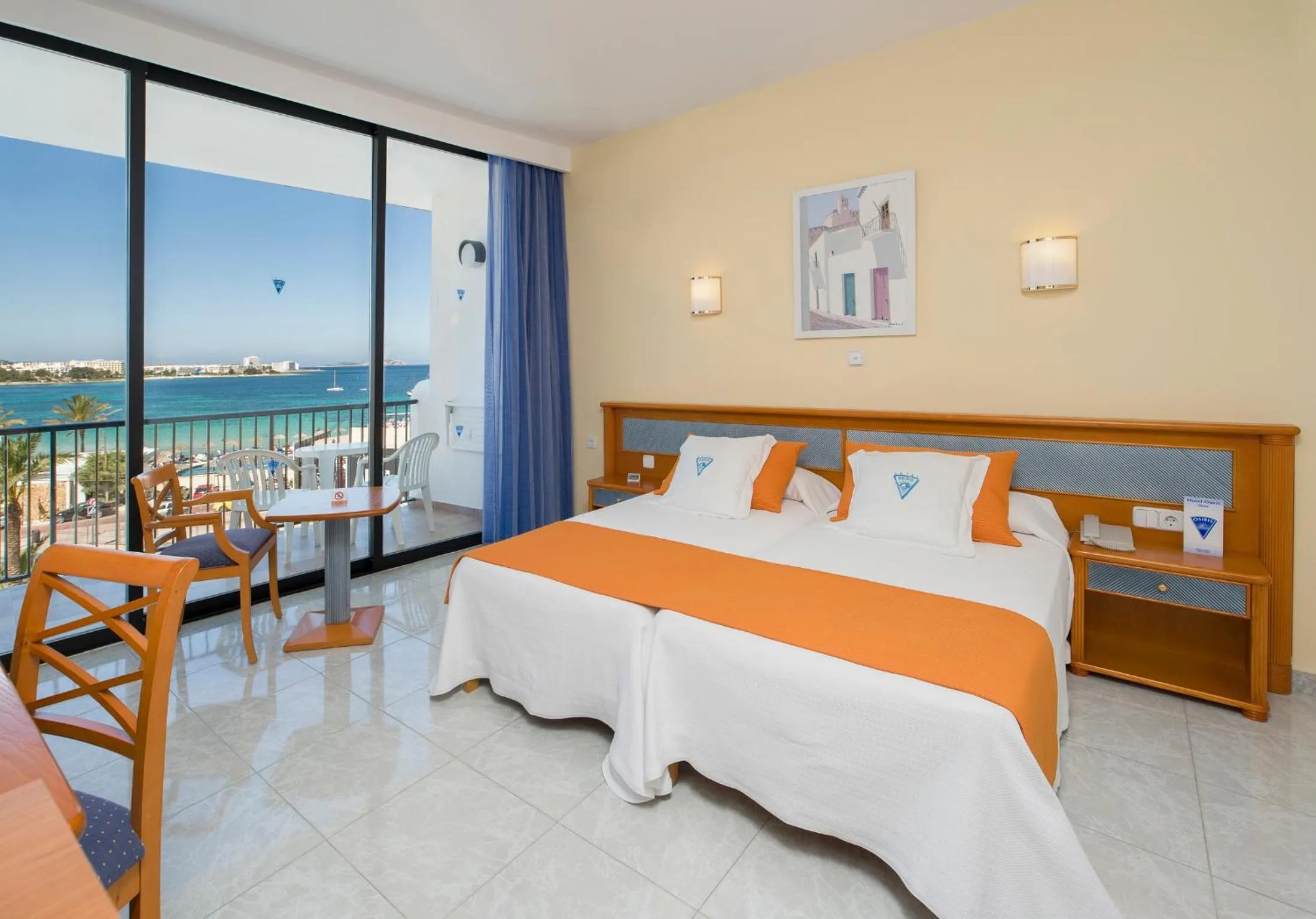 Photo of the whole room, Bed in Hotel Osiris Ibiza